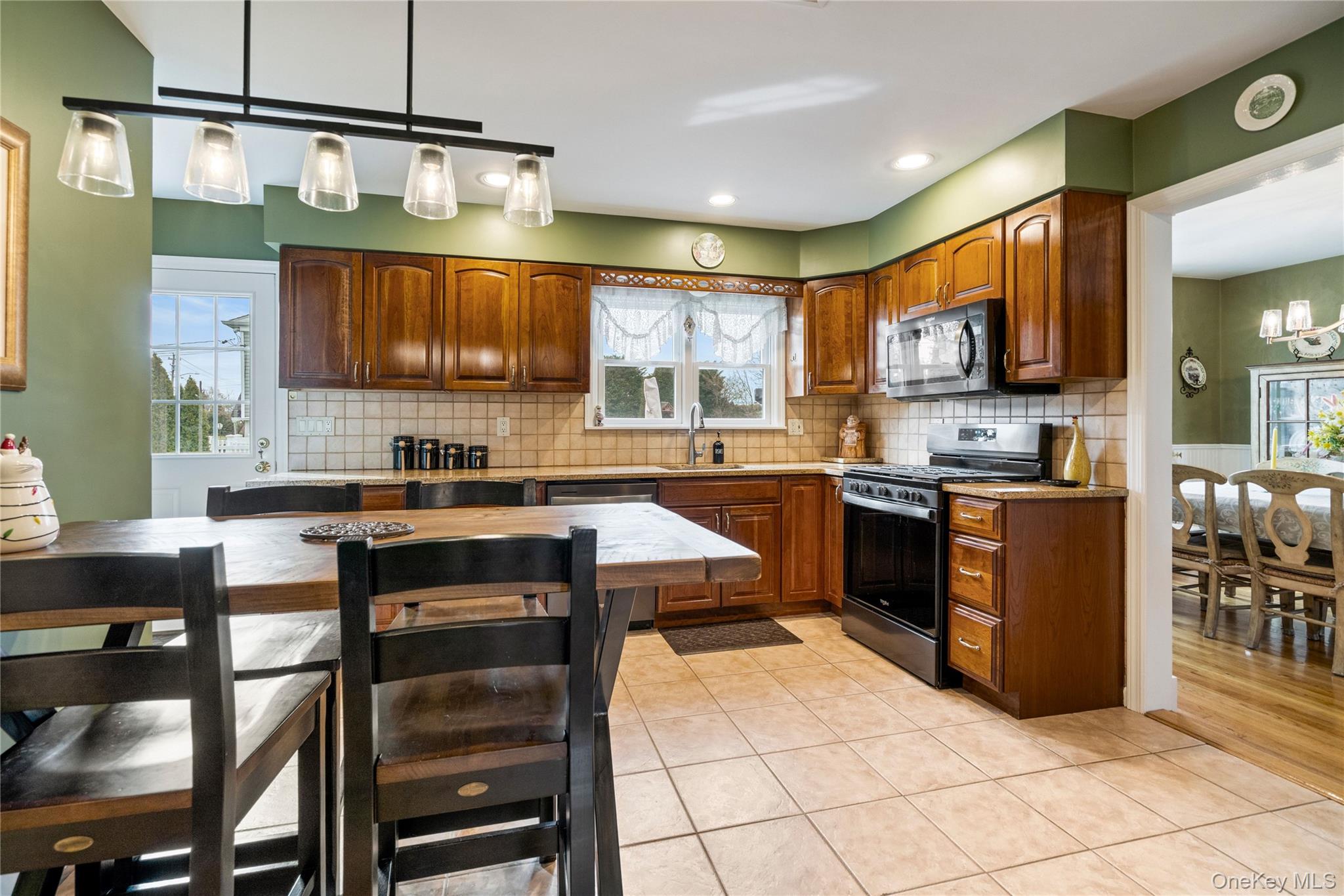 #18 photo, 20 Biltmore Boulevard, 롱 아일랜드 Massapequa , NY 11758