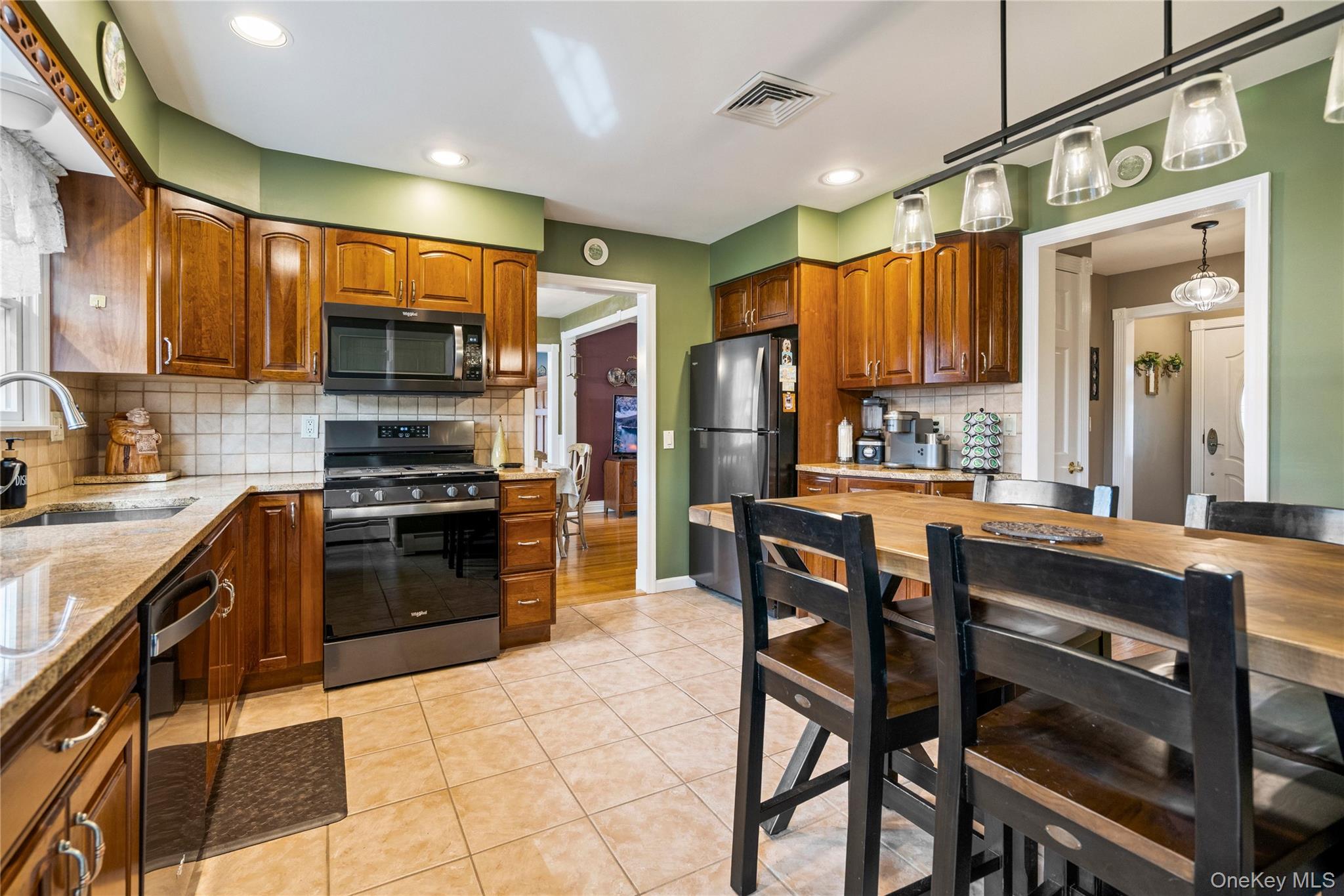 #19 photo, 20 Biltmore Boulevard, 롱 아일랜드 Massapequa , NY 11758