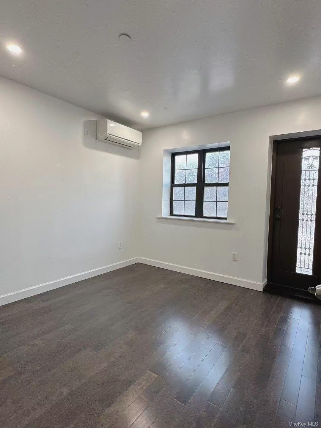 #4 photo, 1417 117TH Street, কুইন্‌স College Point , NY 11356