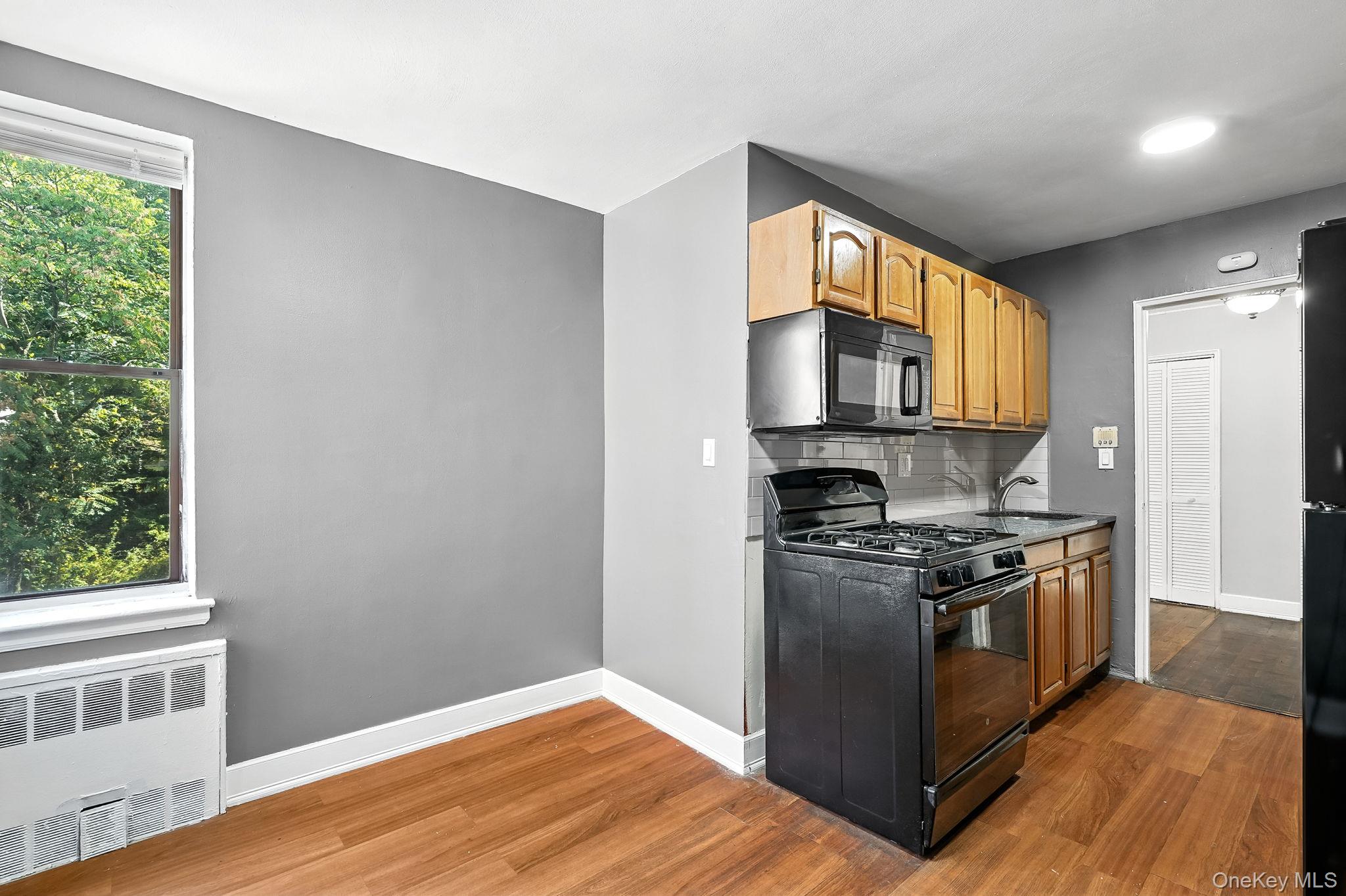 #12 photo, 650 Warburton Avenue, Yonkers , NY 10701