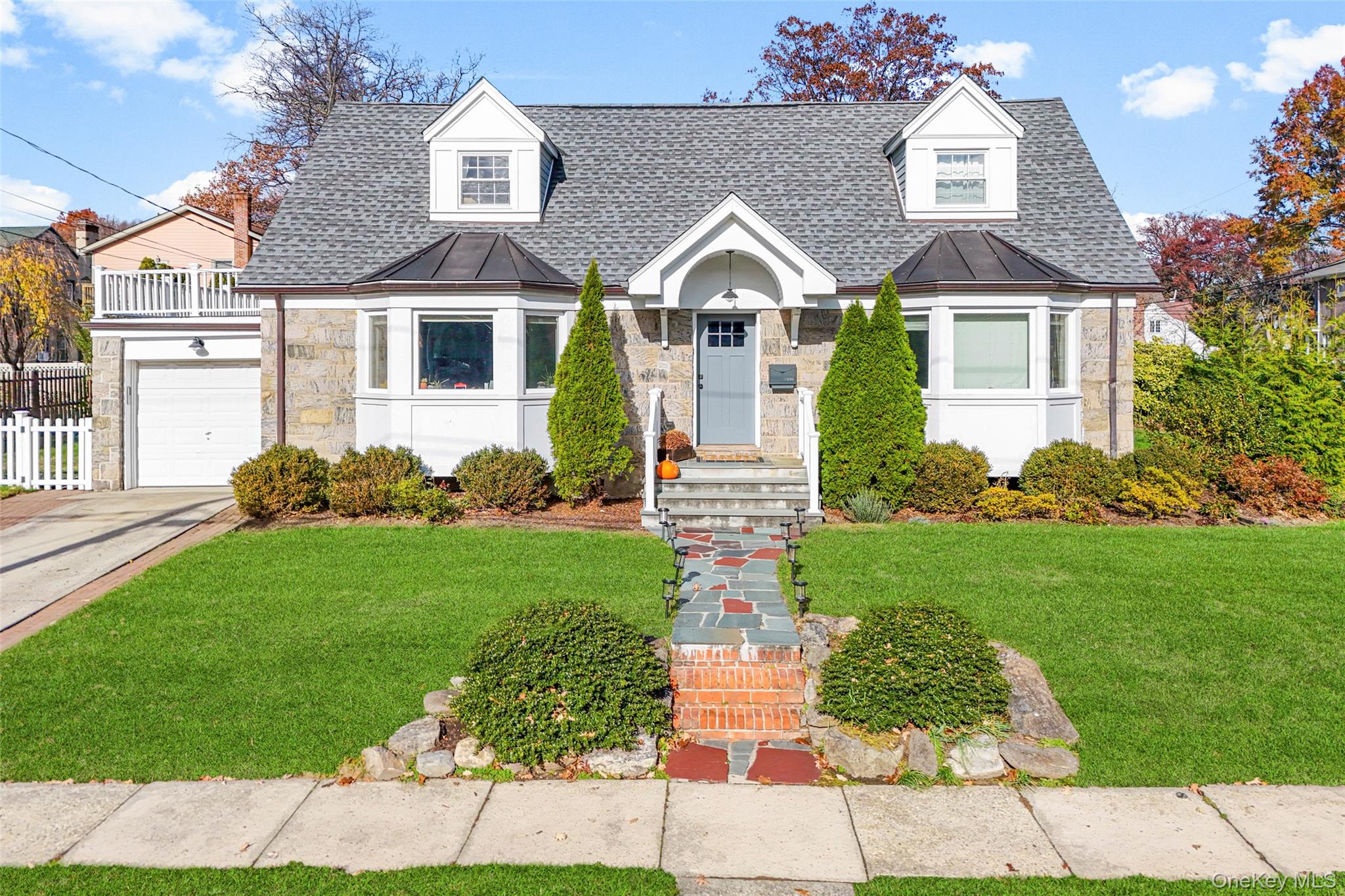 #1 photo, 1096 Hunter Avenue, Pelham , NY 10803