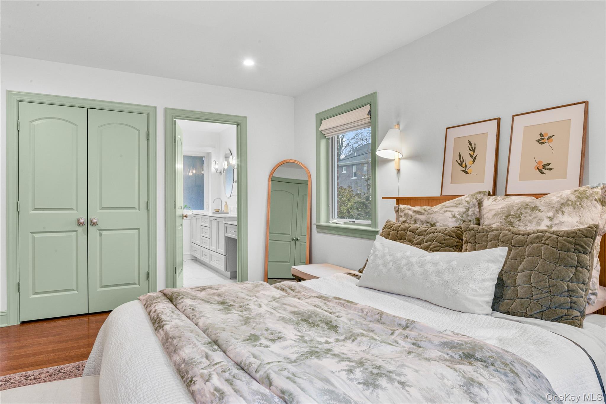 #15 photo, 1096 Hunter Avenue, Pelham , NY 10803