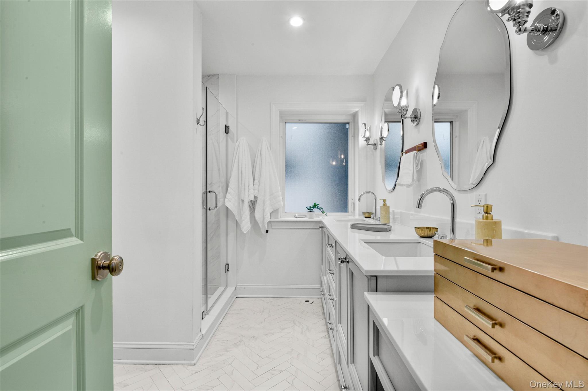 #16 photo, 1096 Hunter Avenue, Pelham , NY 10803