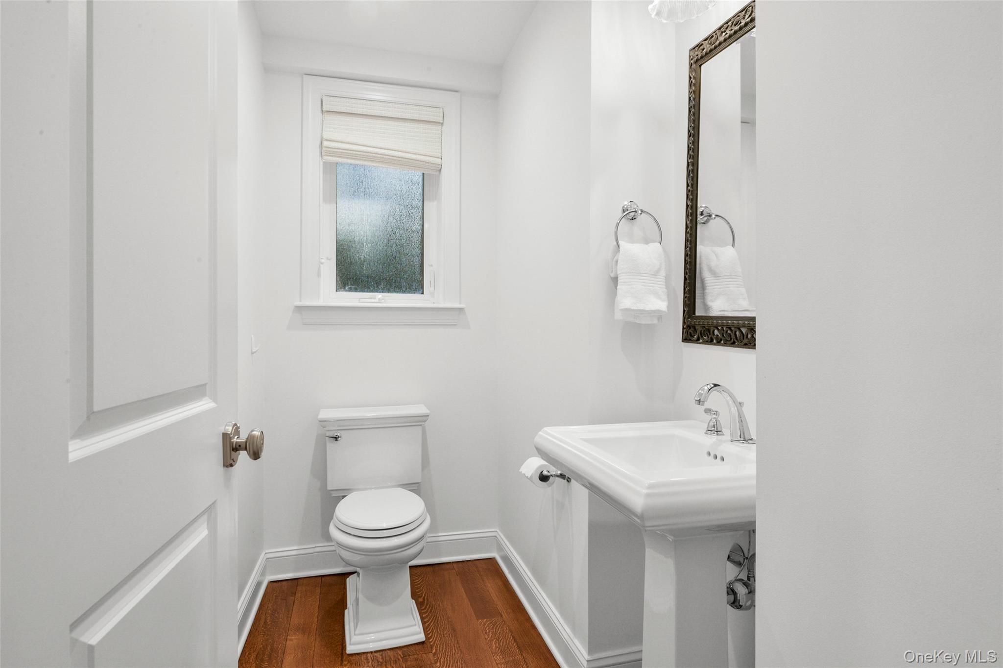 #17 photo, 1096 Hunter Avenue, Pelham , NY 10803