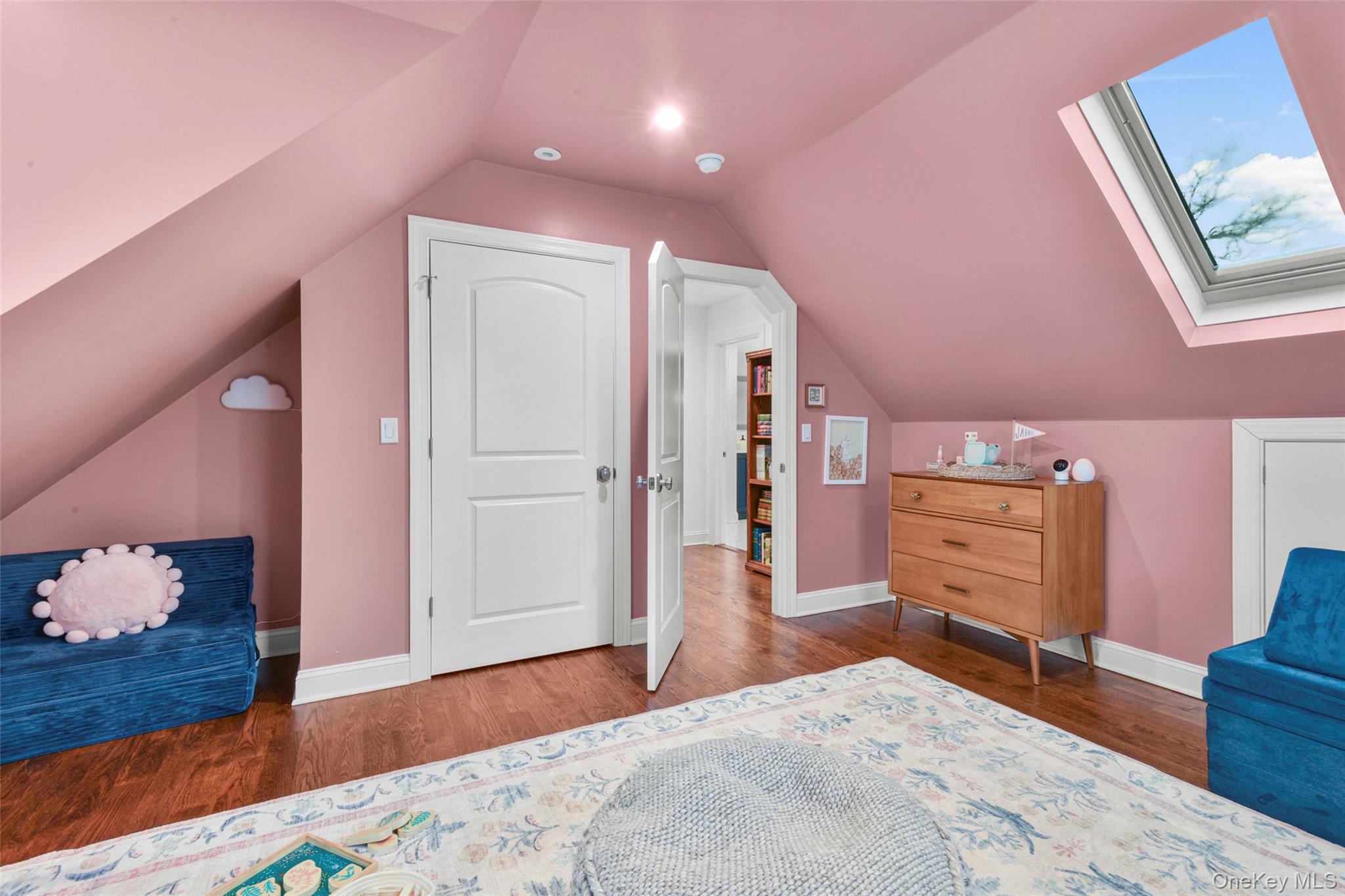 #20 photo, 1096 Hunter Avenue, Pelham , NY 10803