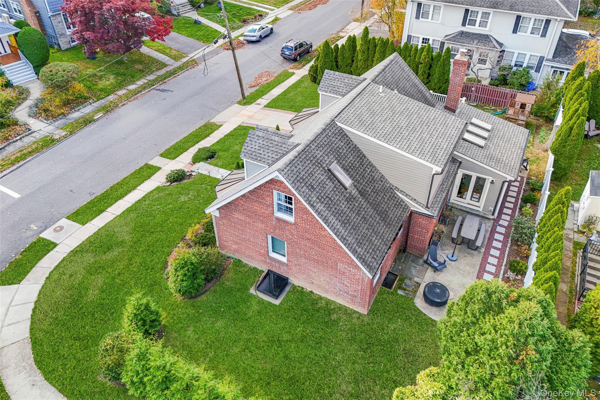 #3 photo, 1096 Hunter Avenue, Pelham , NY 10803