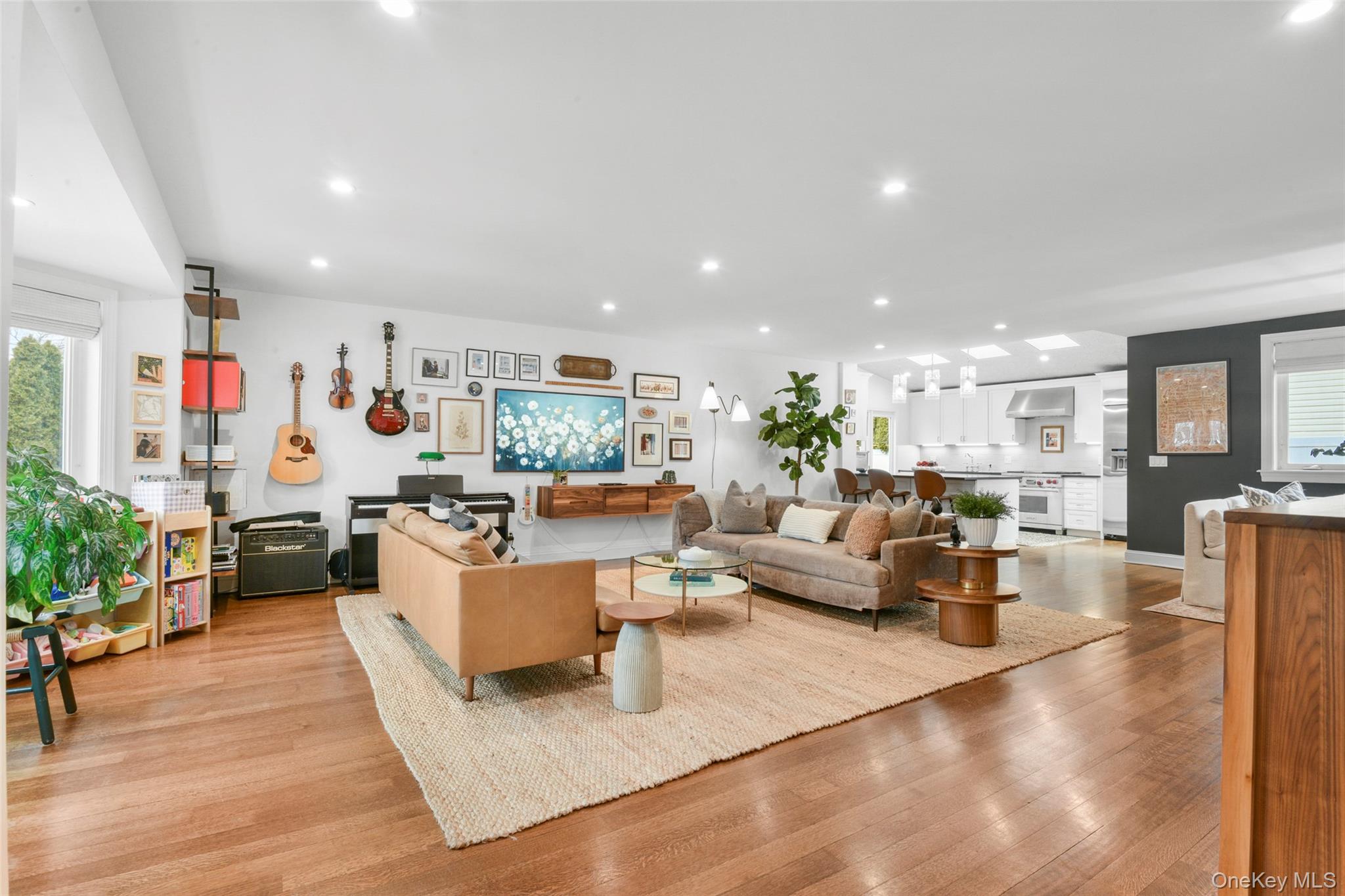 #4 photo, 1096 Hunter Avenue, Pelham , NY 10803