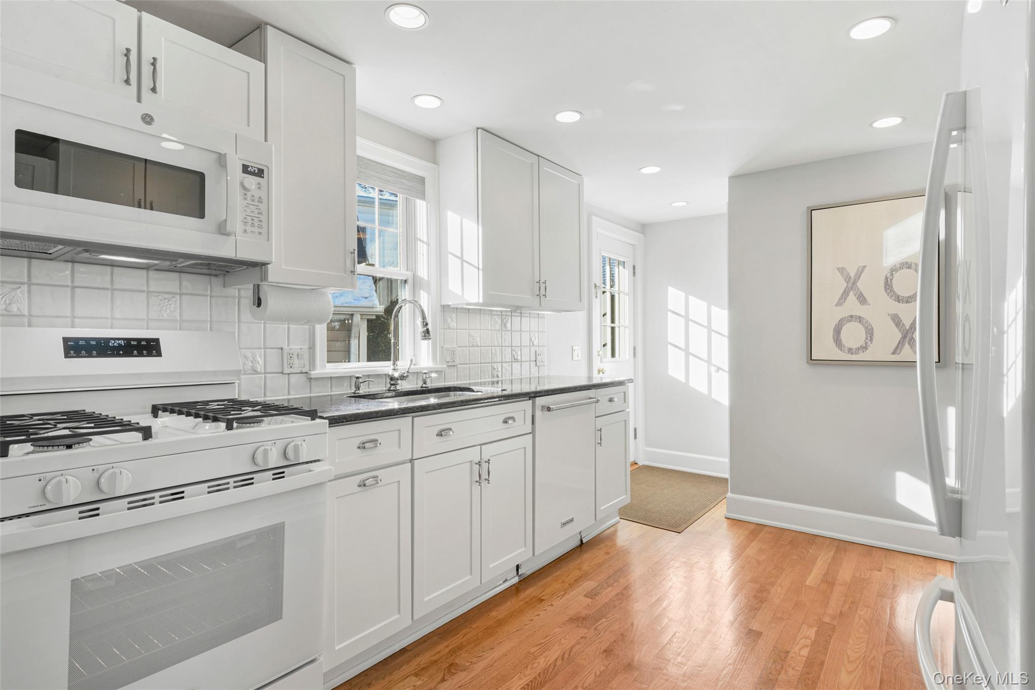 #10 photo, 551 Wolfs Lane, Pelham , NY 10803