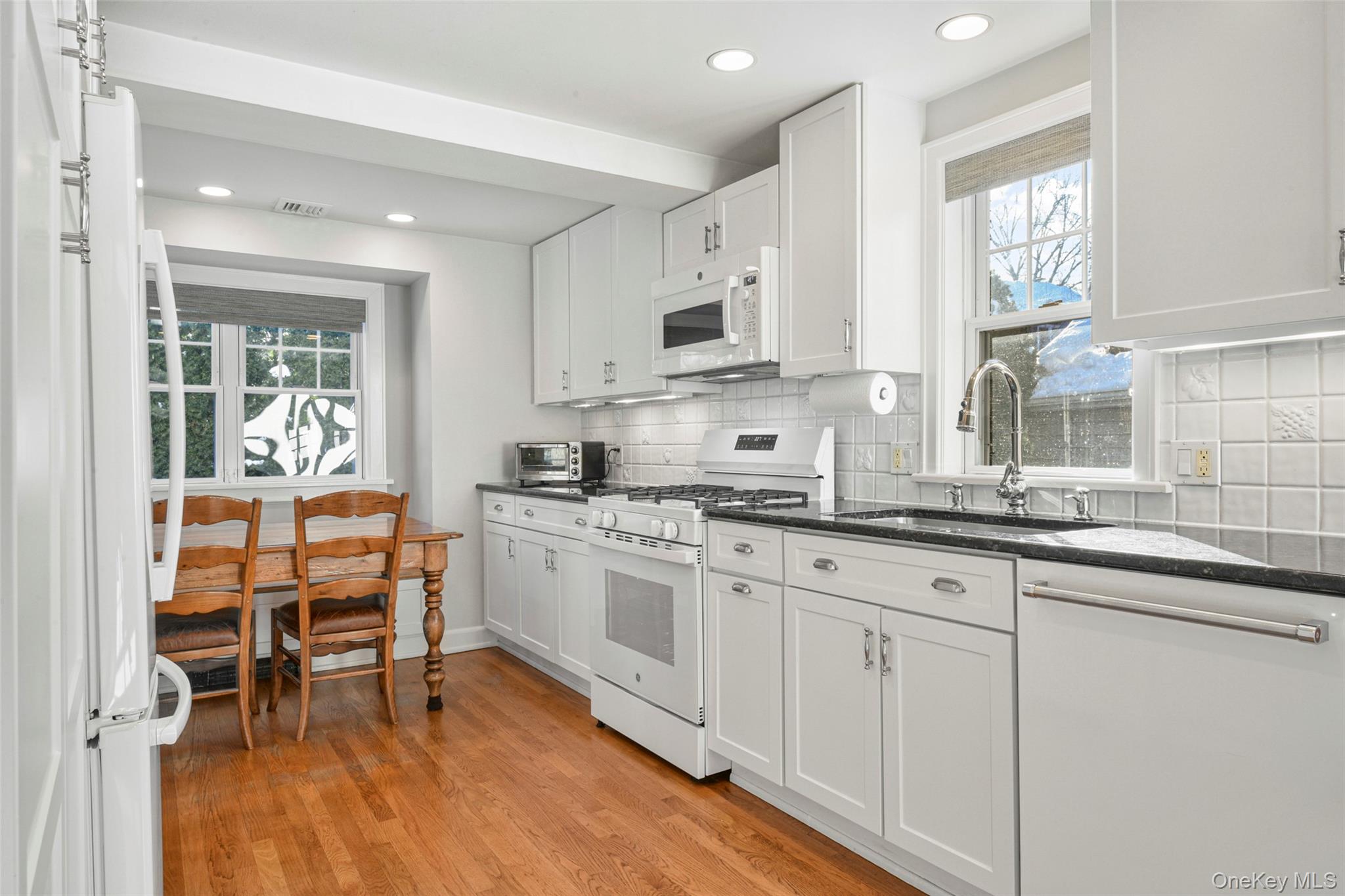 #7 photo, 551 Wolfs Lane, Pelham , NY 10803