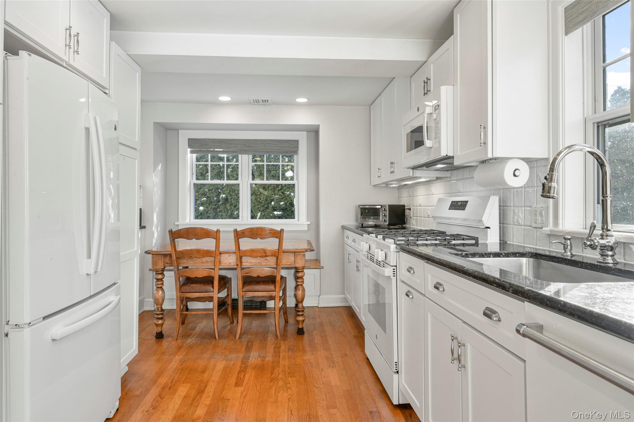 #9 photo, 551 Wolfs Lane, Pelham , NY 10803