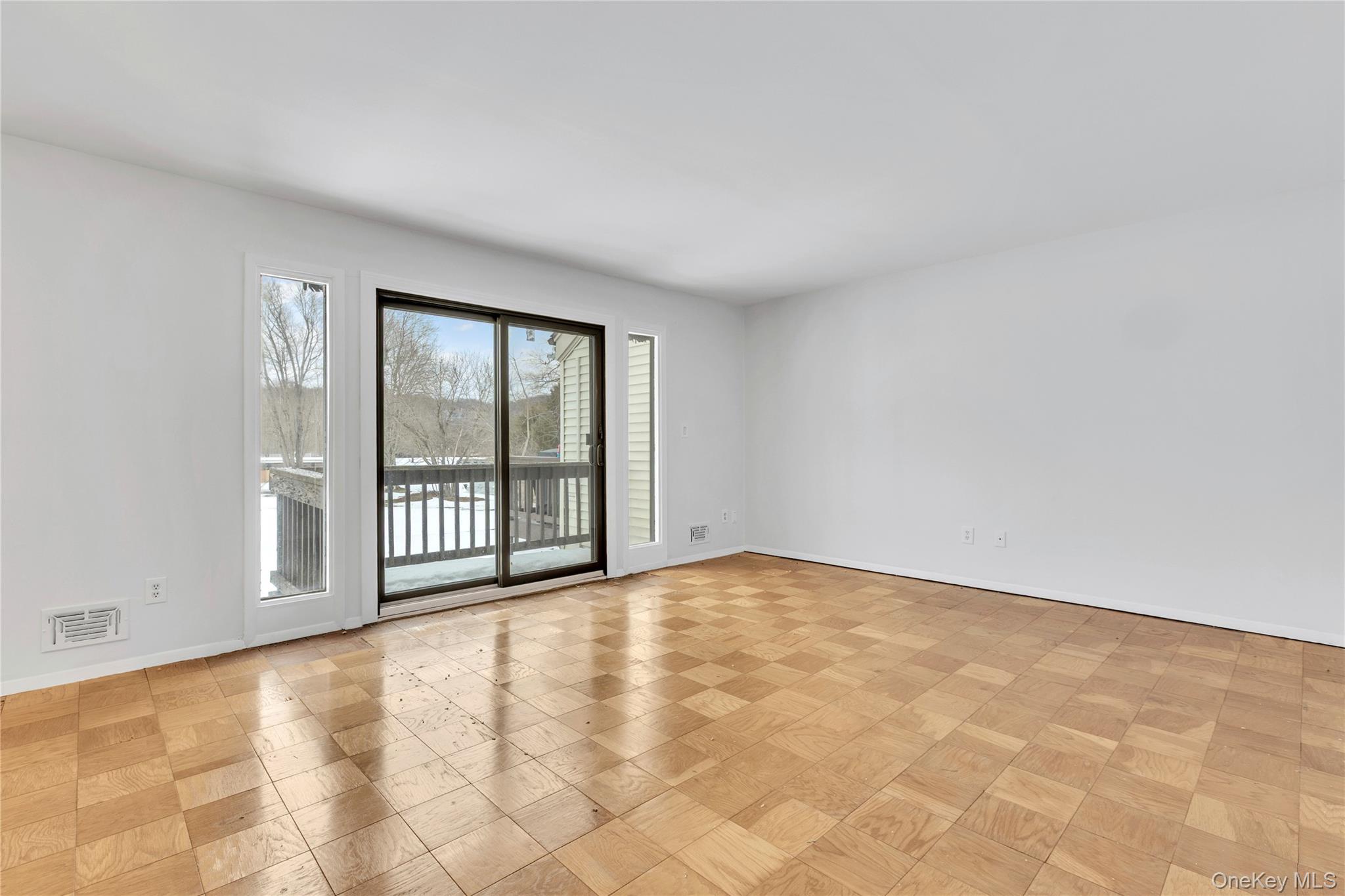 #4 photo, 51 Jefferson Oval, Yorktown Heights , NY 10598