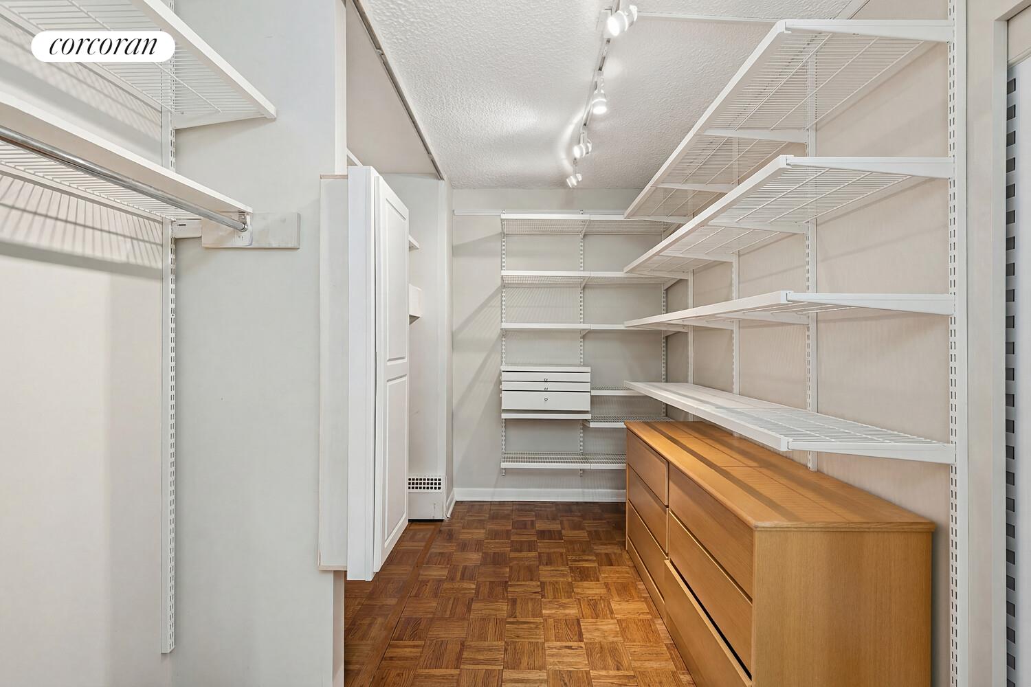 #8 photo, 531 MAIN Street, ম্যানহাটন Roosevelt Island , NY 10044