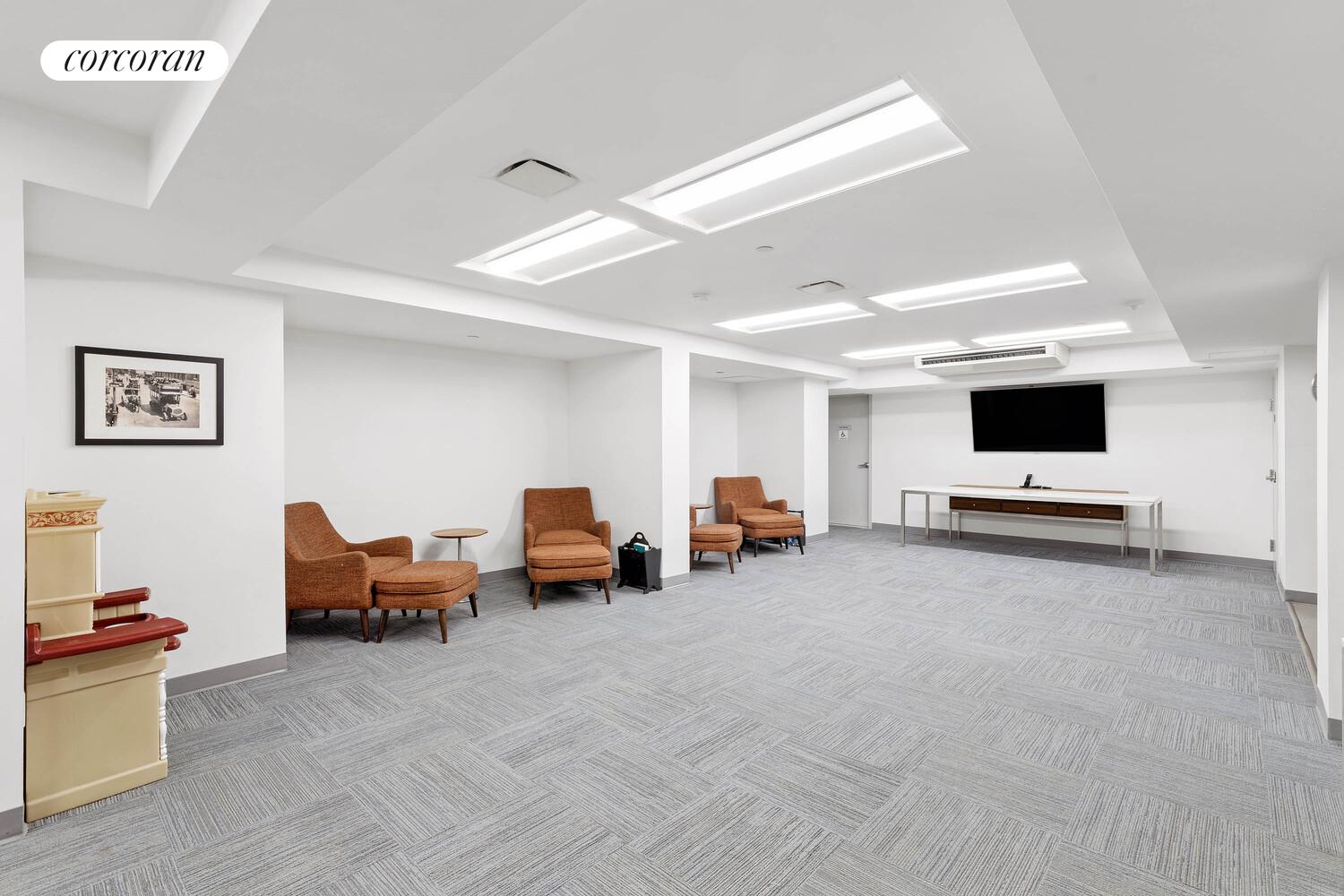 #11 photo, 200 E 74TH Street, Lenox Hill , NY 10021