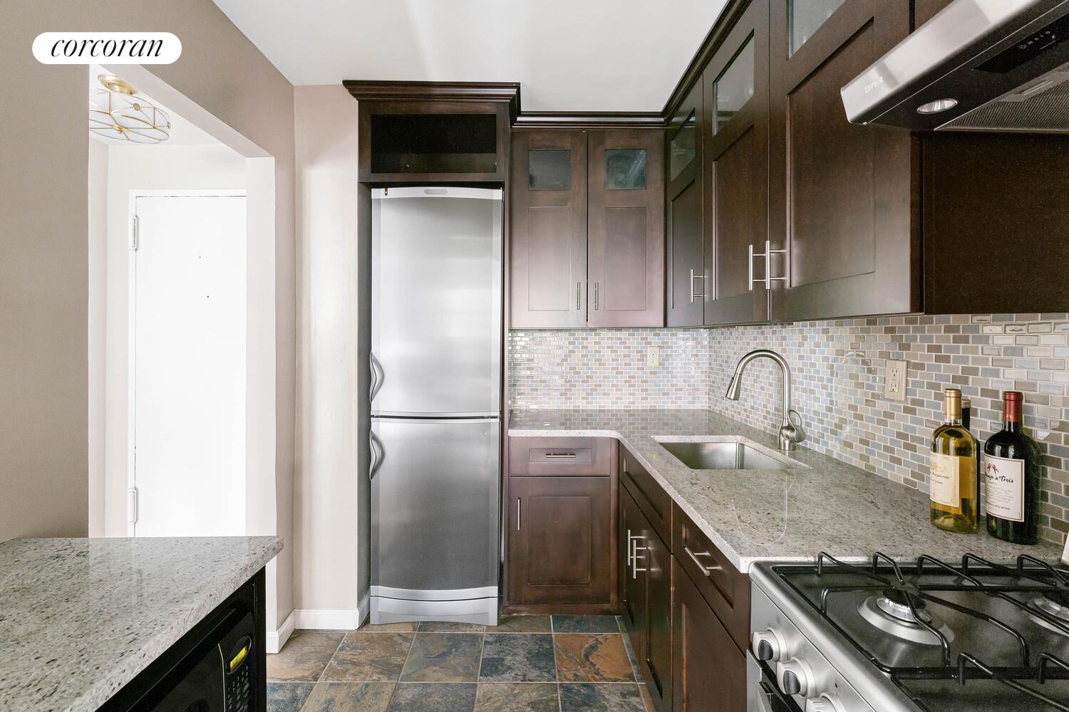 #6 photo, 200 E 74TH Street, Lenox Hill , NY 10021