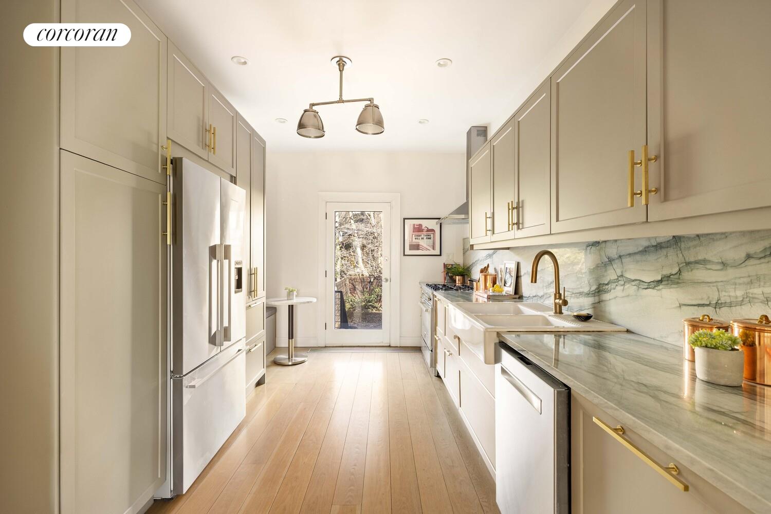 #3 photo, 129 CALYER Street, ব্রুকলিন Greenpoint , NY 11222