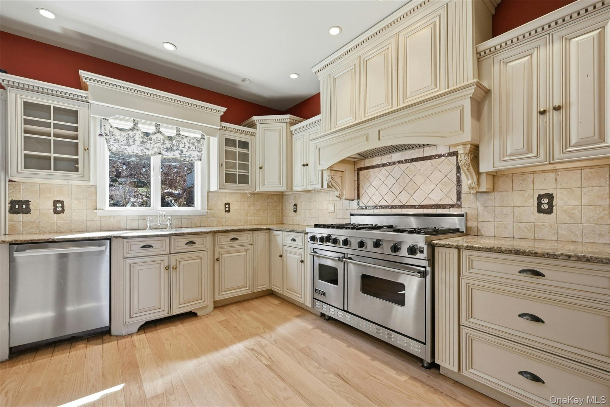 #13 photo, 117 Liberty Avenue, מחוז סאפוק Port Jefferson , NY 11777