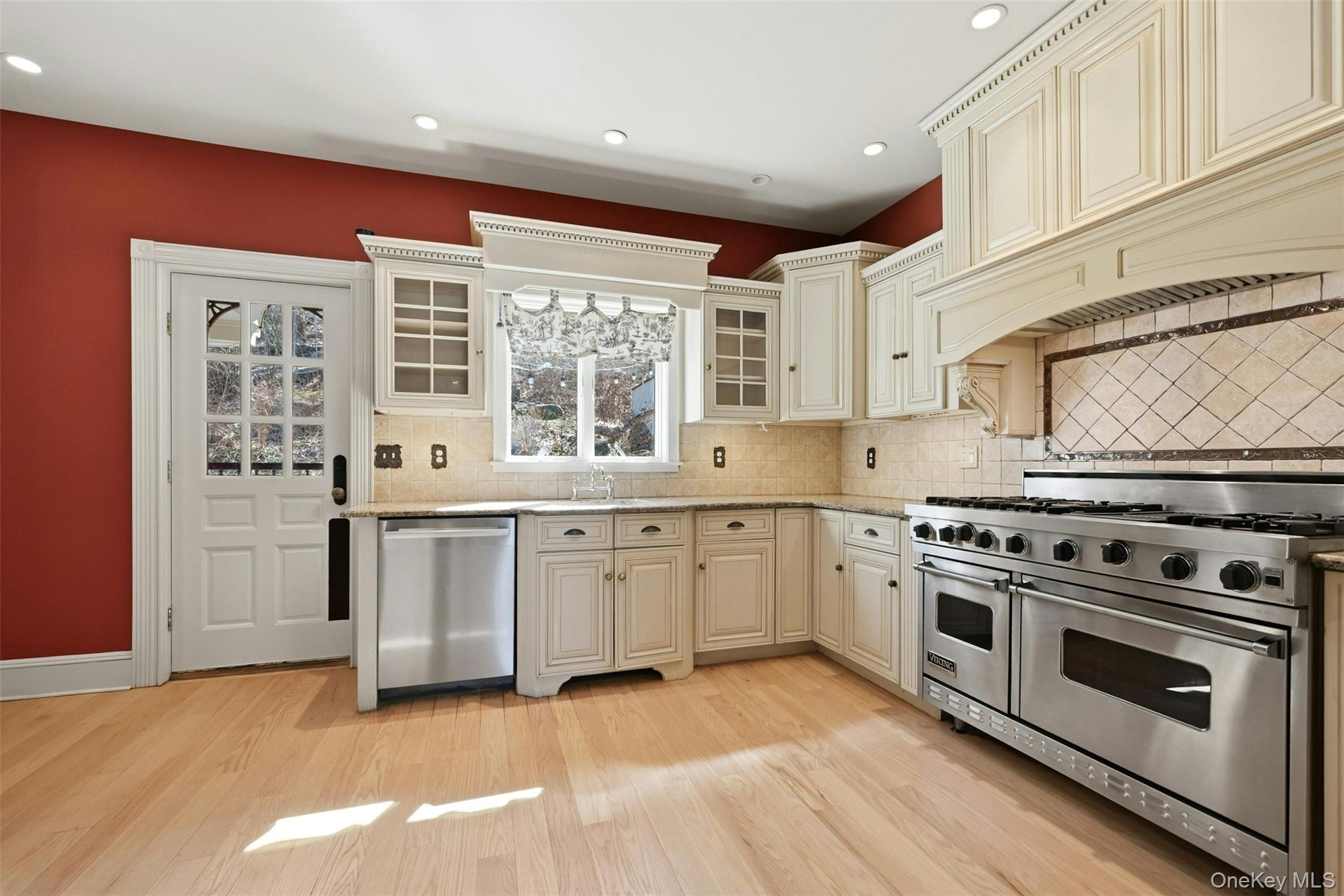 #14 photo, 117 Liberty Avenue, מחוז סאפוק Port Jefferson , NY 11777