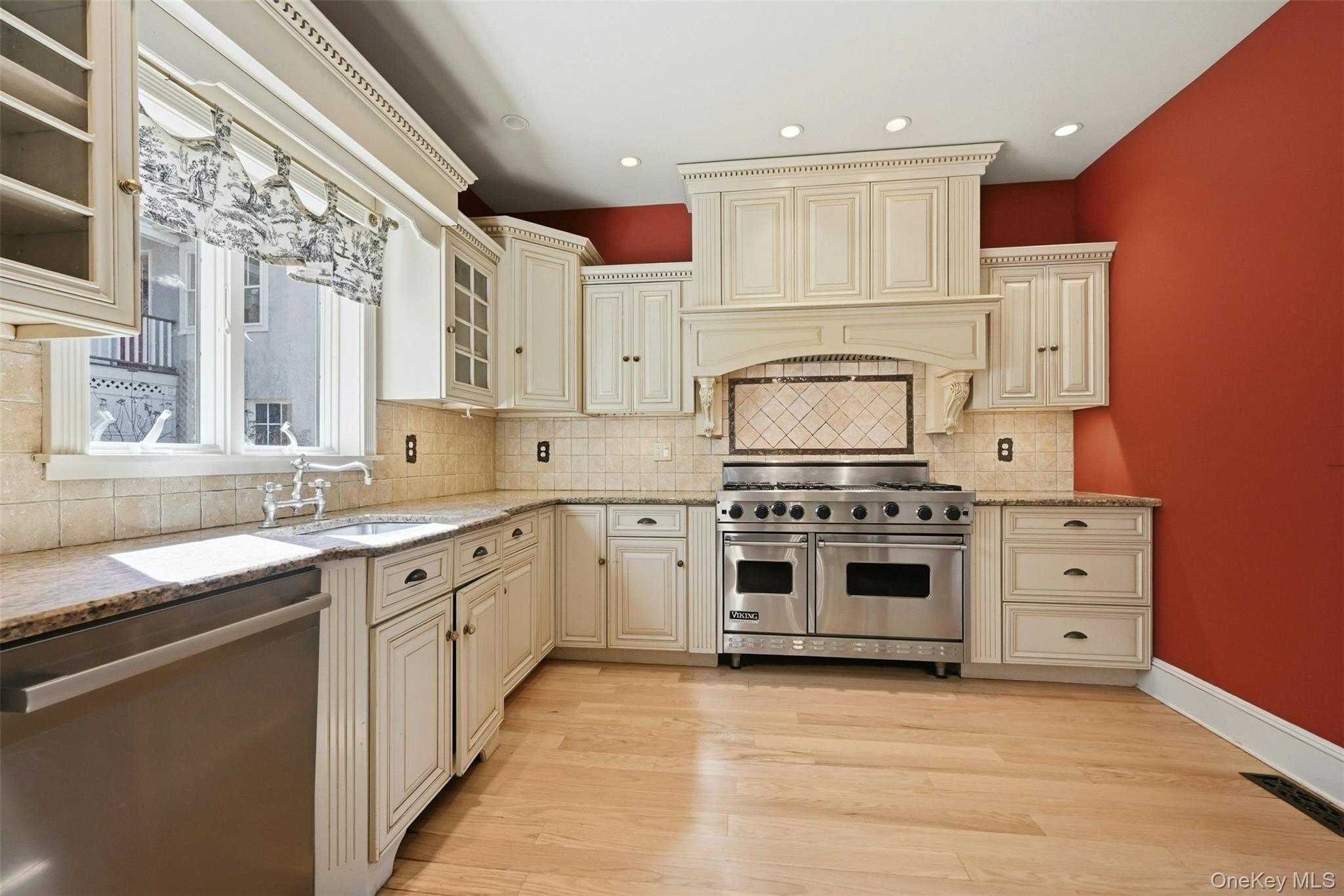 #15 photo, 117 Liberty Avenue, מחוז סאפוק Port Jefferson , NY 11777