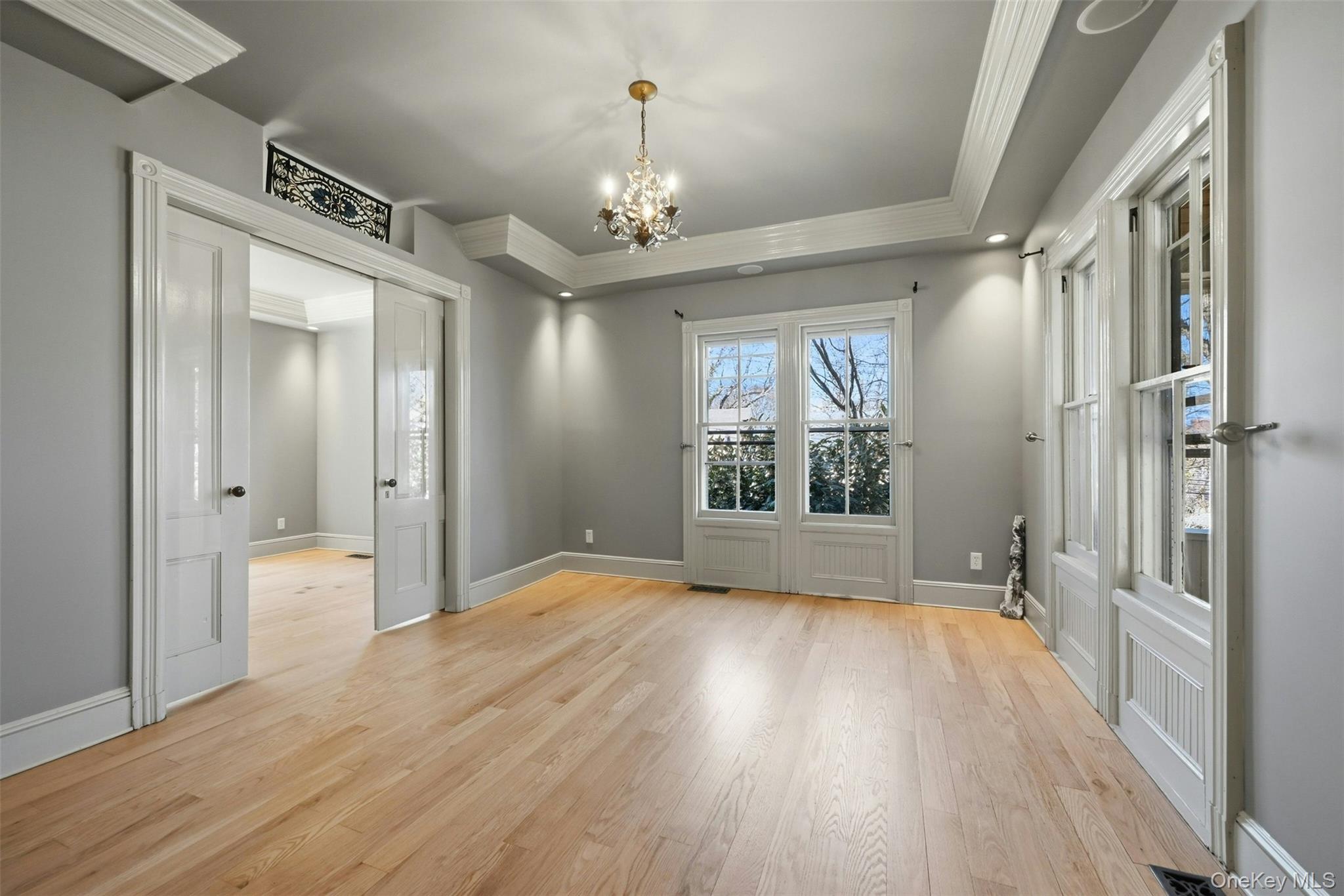 #6 photo, 117 Liberty Avenue, מחוז סאפוק Port Jefferson , NY 11777