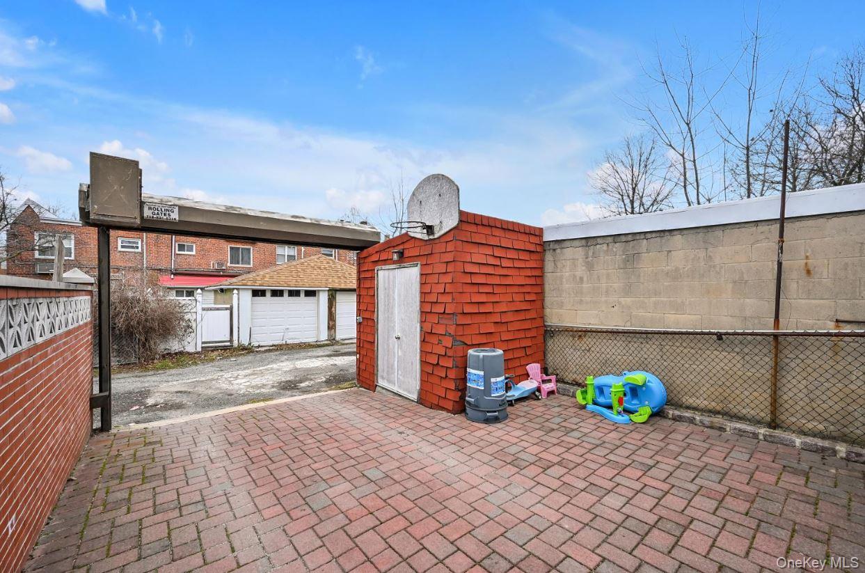 #17 photo, 144-37 68th Avenue, কুইন্‌স Kew Garden Hills , NY 11367