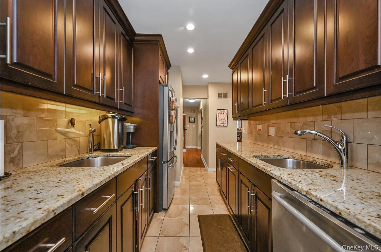 #4 photo, 144-37 68th Avenue, কুইন্‌স Kew Garden Hills , NY 11367