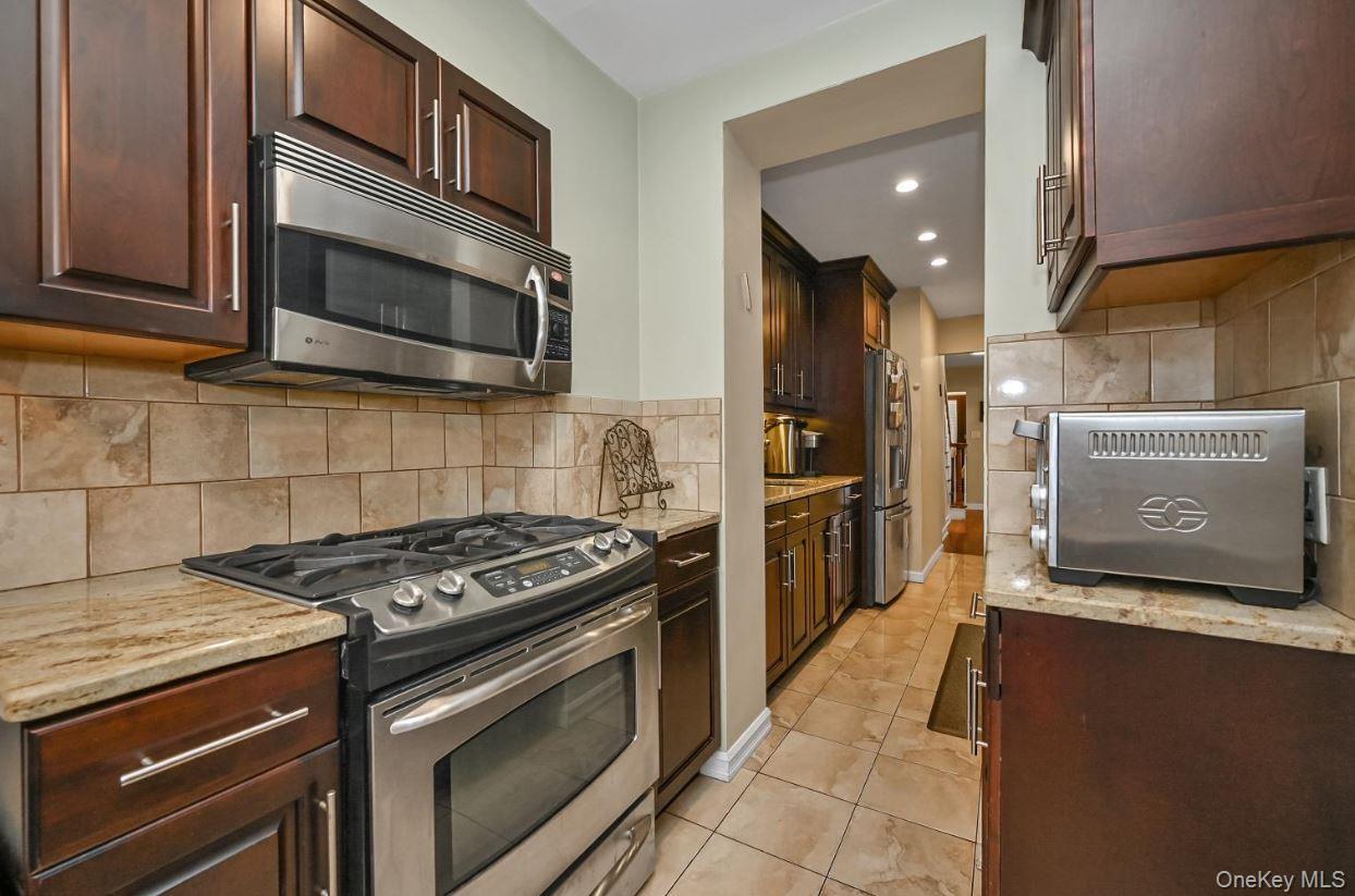 #5 photo, 144-37 68th Avenue, কুইন্‌স Kew Garden Hills , NY 11367