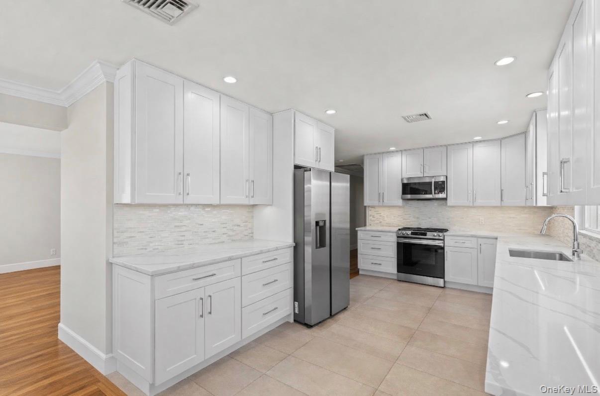 #13 photo, 175 Roosevelt Boulevard, Long Beach , NY 11561