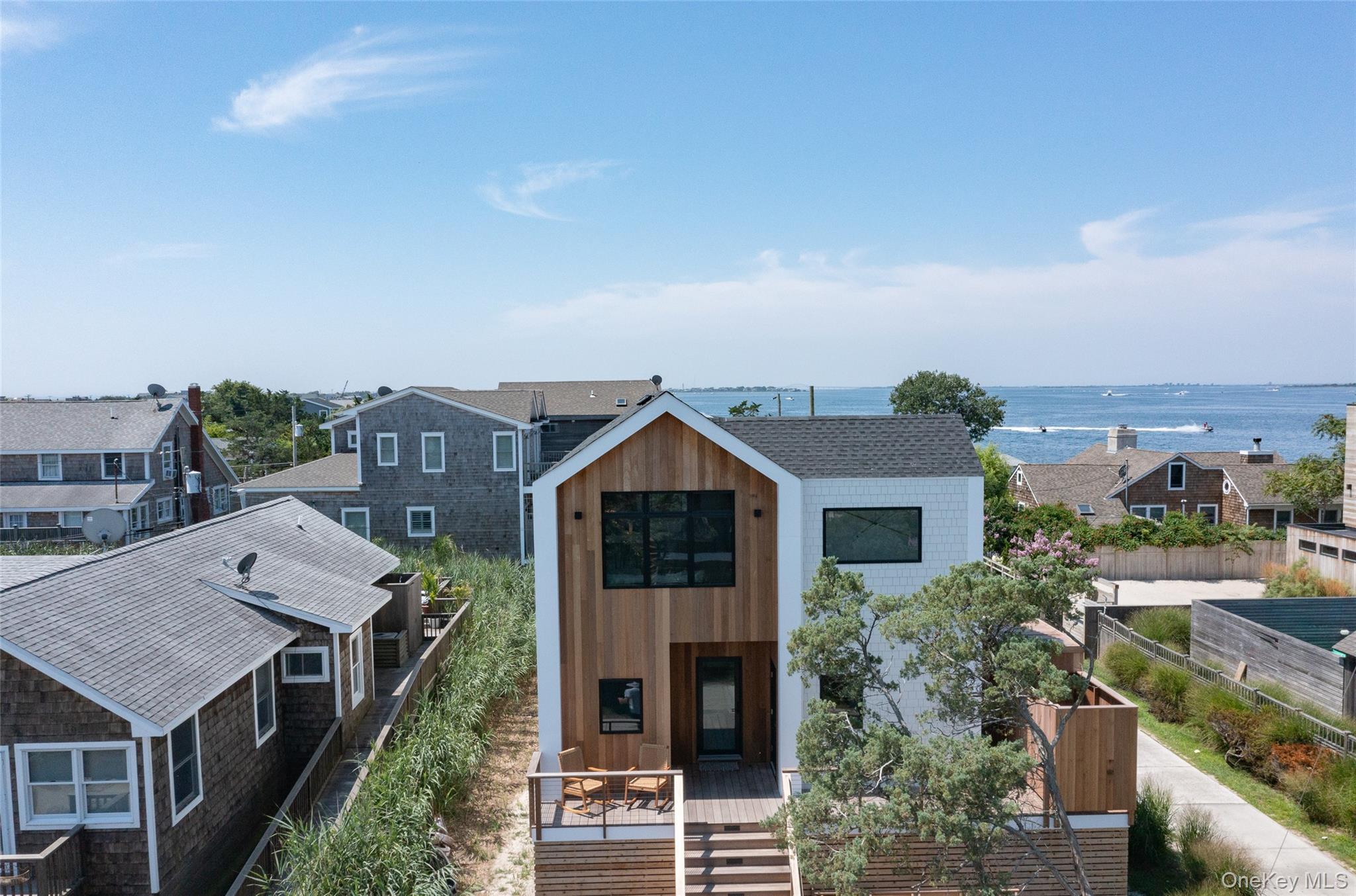 #1 photo, 319 Wilmot Road, সাফোক কাউন্টি Ocean Beach , NY 11770