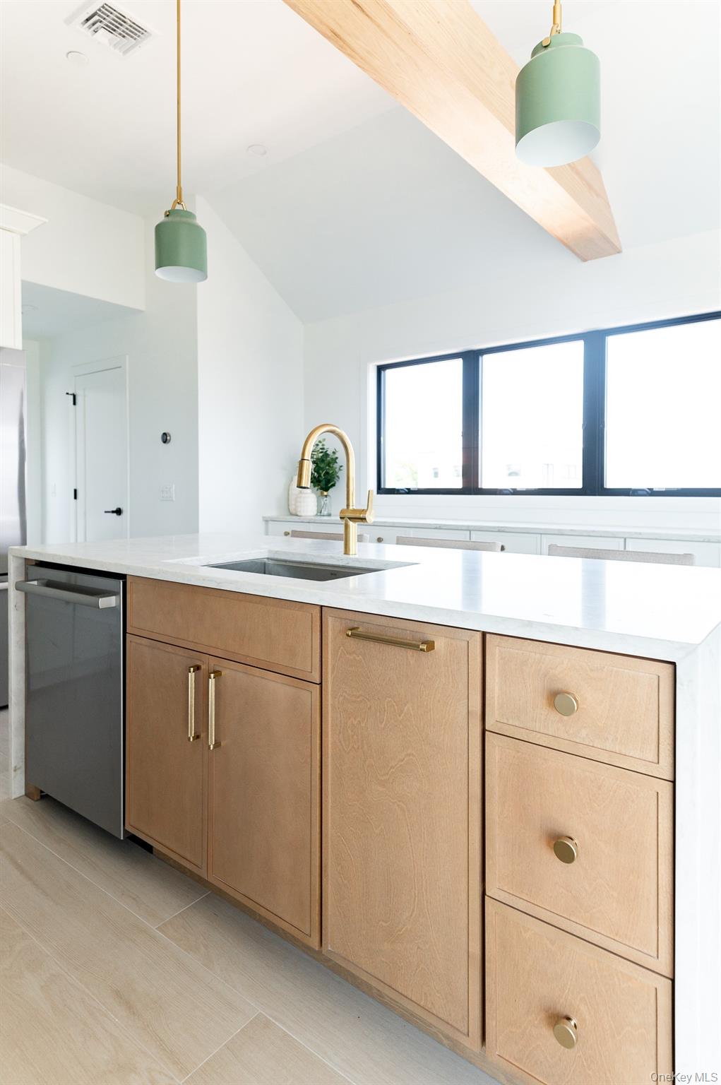 #7 photo, 319 Wilmot Road, সাফোক কাউন্টি Ocean Beach , NY 11770