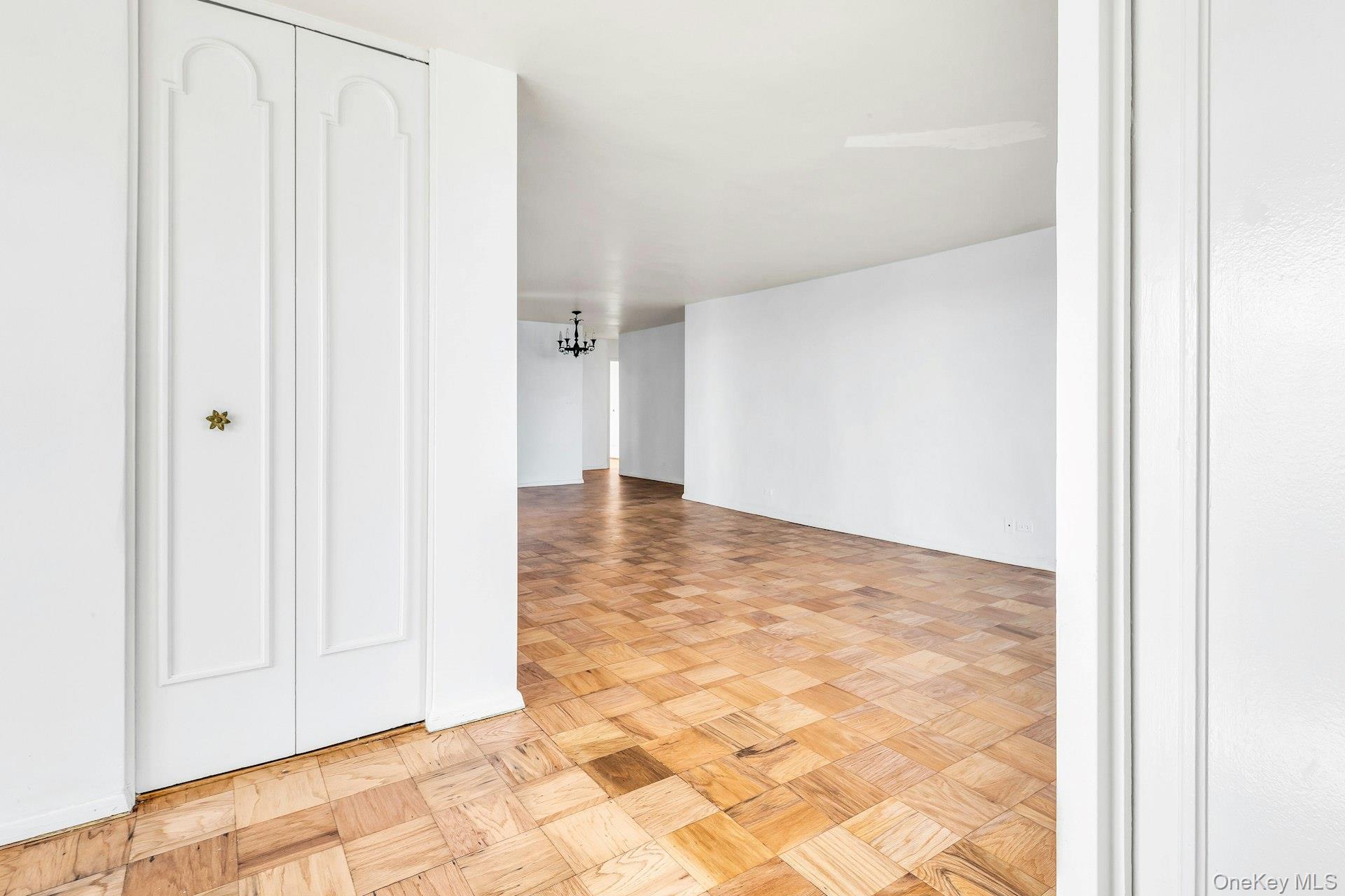 #10 photo, 110-11 Queens Boulevard, কুইন্‌স Forest Hills , NY 11375