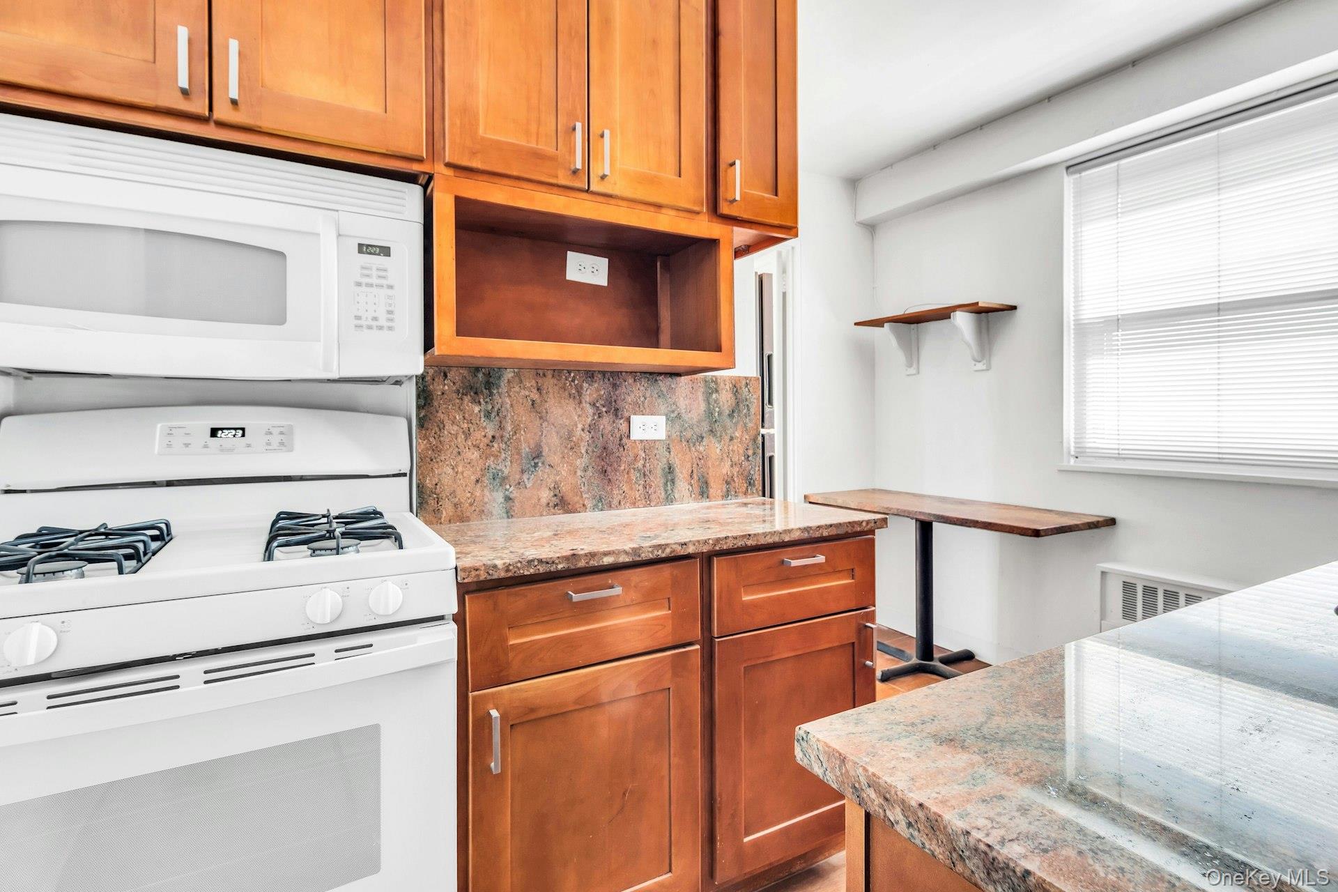 #12 photo, 110-11 Queens Boulevard, কুইন্‌স Forest Hills , NY 11375