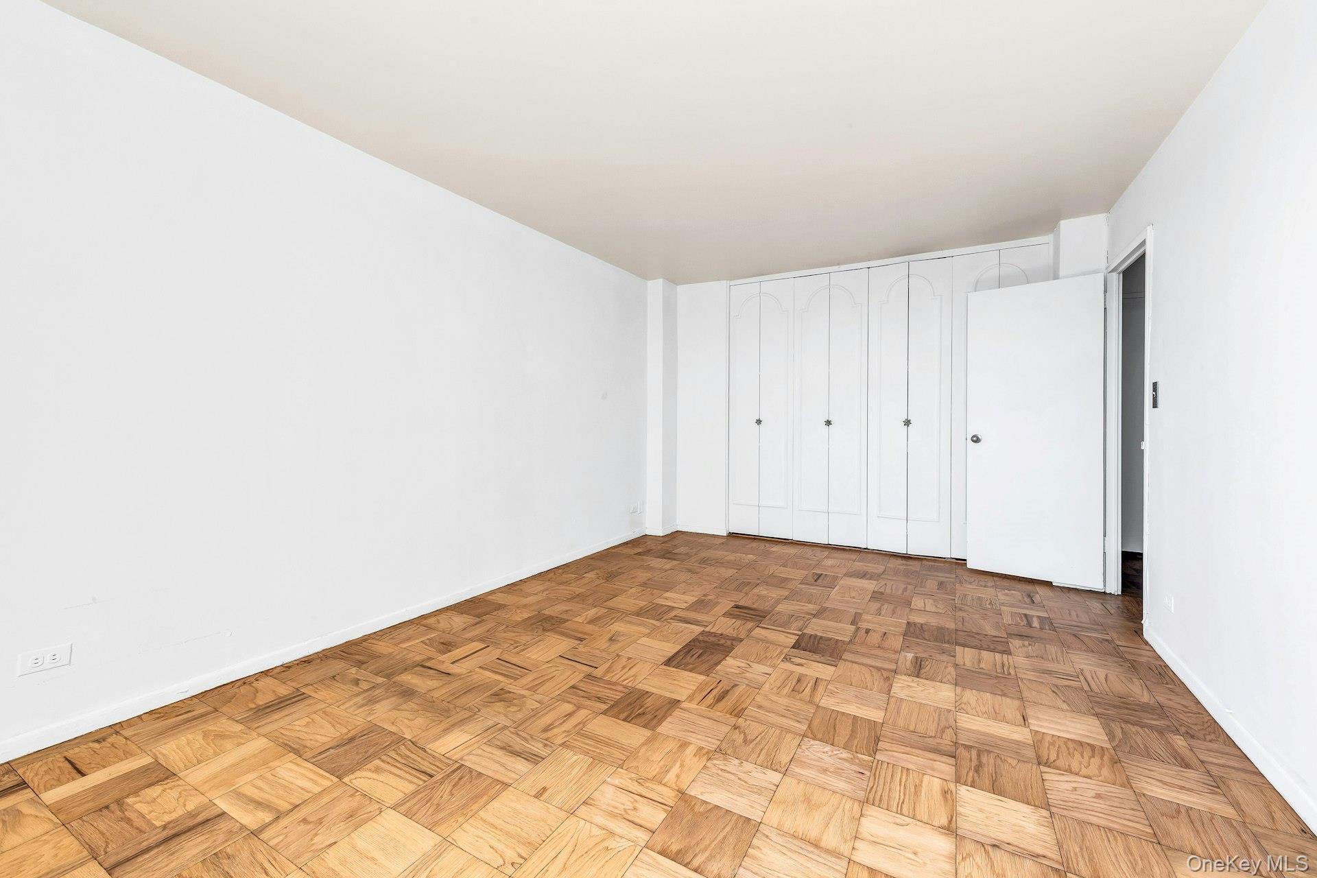 #13 photo, 110-11 Queens Boulevard, কুইন্‌স Forest Hills , NY 11375