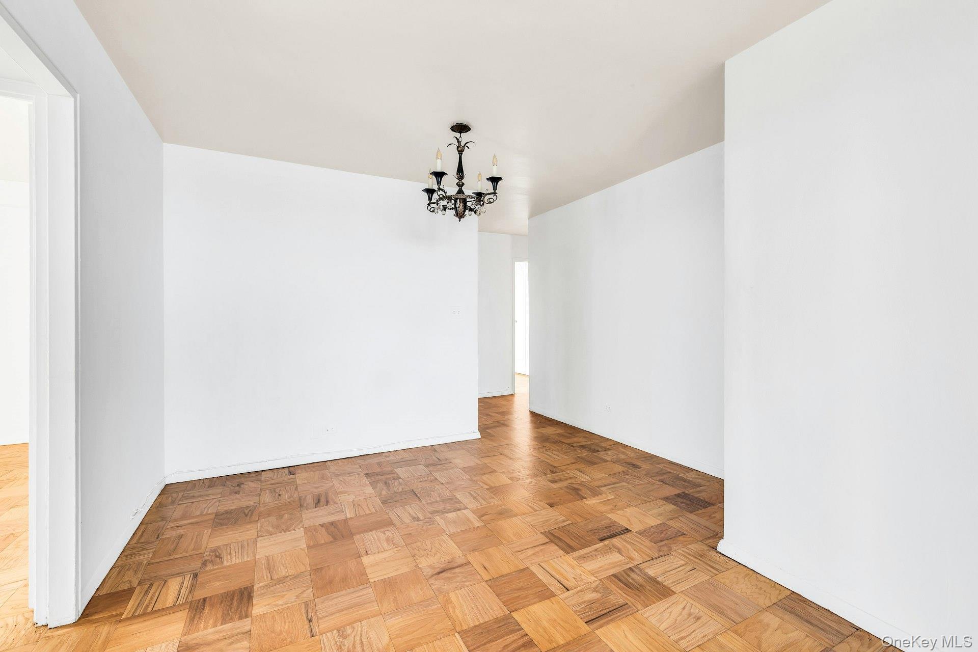 #17 photo, 110-11 Queens Boulevard, কুইন্‌স Forest Hills , NY 11375