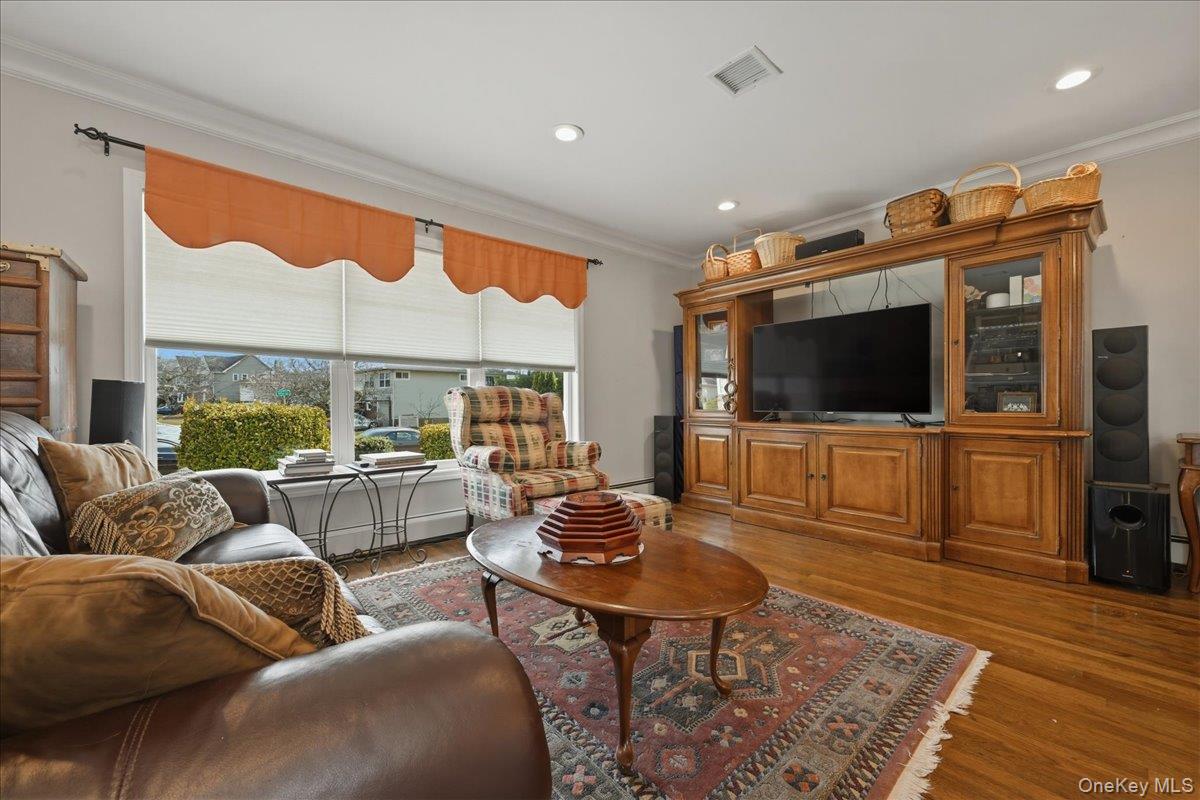 #14 photo, 1419 Eric Lane, নাসাউ কাউন্টি East Meadow , NY 11554