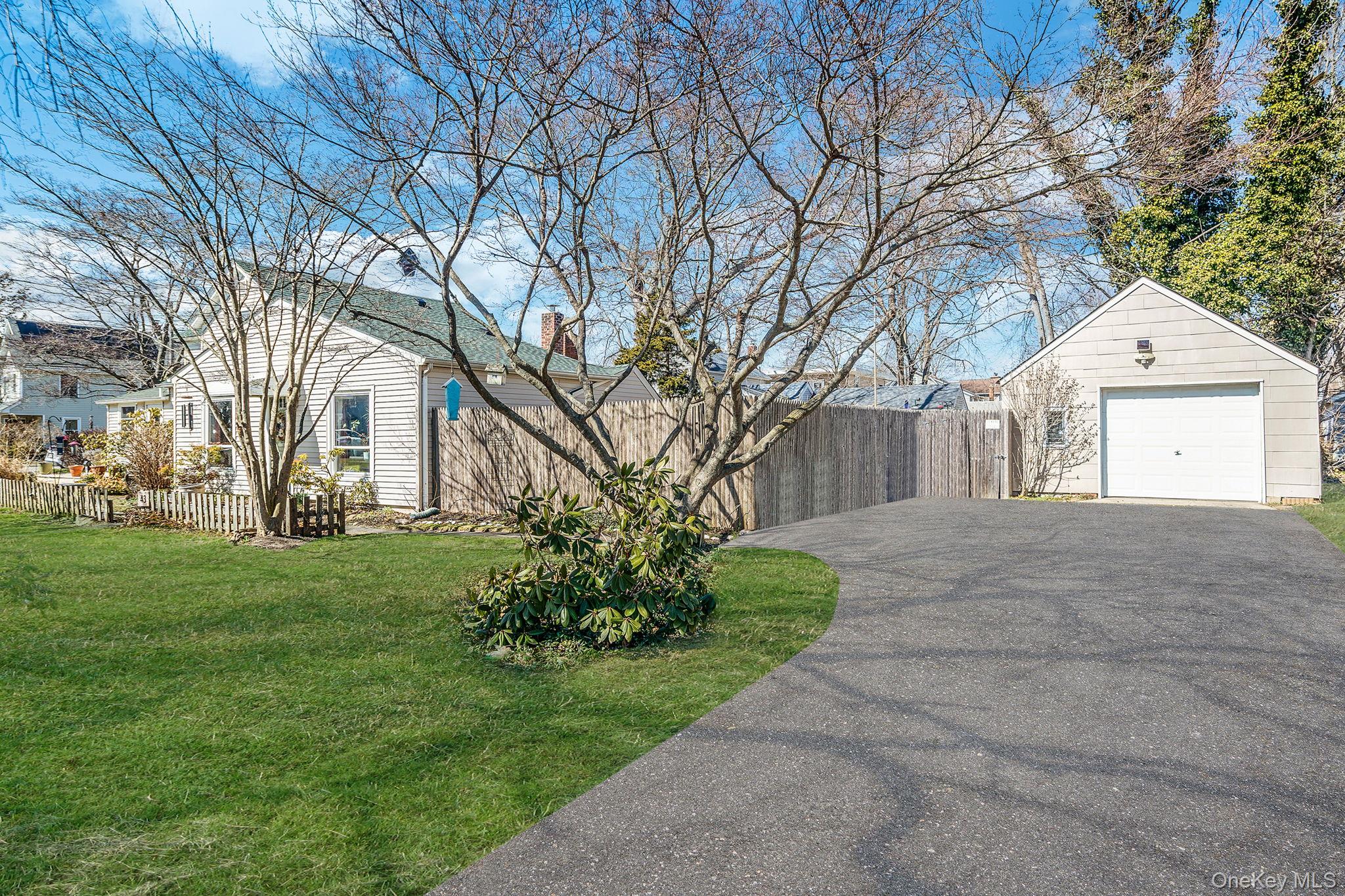 #3 photo, 43 Wiggins Avenue, সাফোক কাউন্টি Patchogue , NY 11772