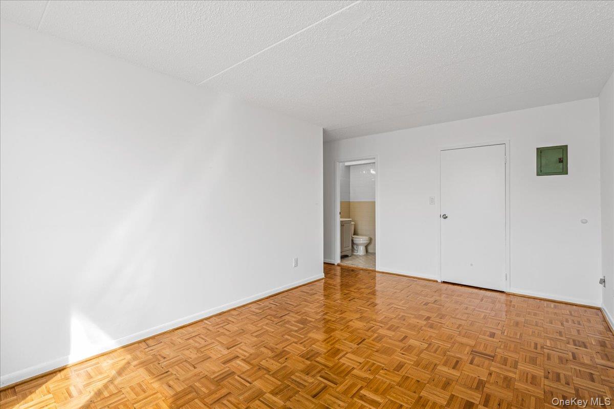 #13 photo, 14477 Roosevelt Avenue, কুইন্‌স Flushing , NY 11354