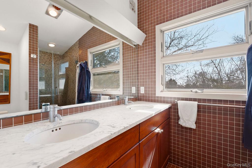 #11 photo, 27 Atterbury Road, Southampton , NY 11968