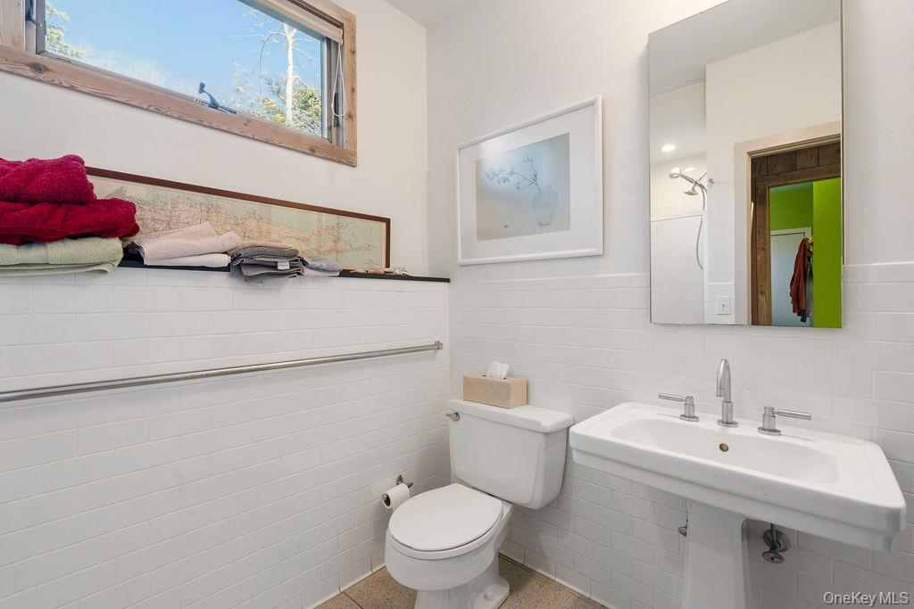 #16 photo, 27 Atterbury Road, Southampton , NY 11968