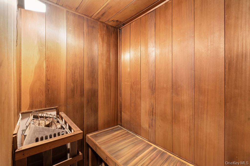 #17 photo, 27 Atterbury Road, Southampton , NY 11968