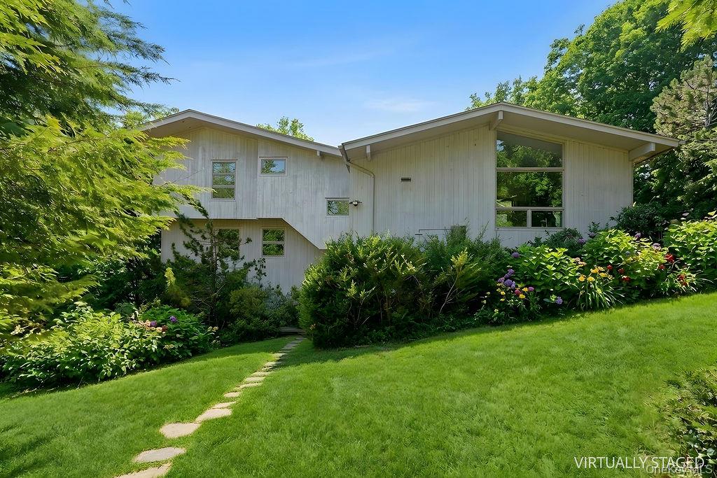 #20 photo, 27 Atterbury Road, Southampton , NY 11968