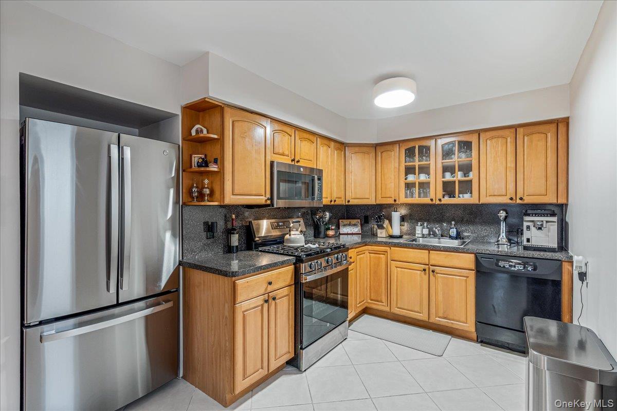 #2 photo, 196-52 45th Drive, 法拉盛 Flushing , NY 11358