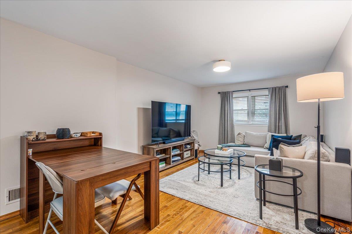 #3 photo, 196-52 45th Drive, 法拉盛 Flushing , NY 11358