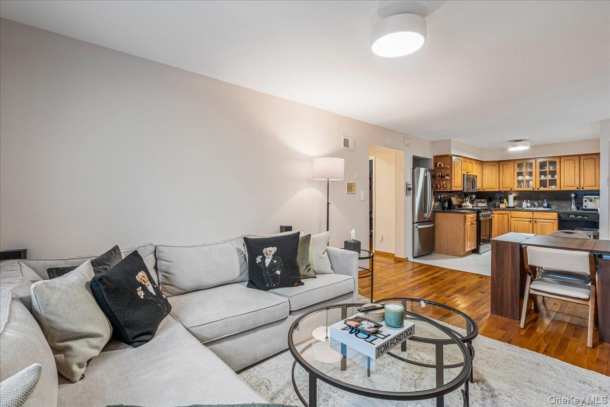 #4 photo, 196-52 45th Drive, 法拉盛 Flushing , NY 11358