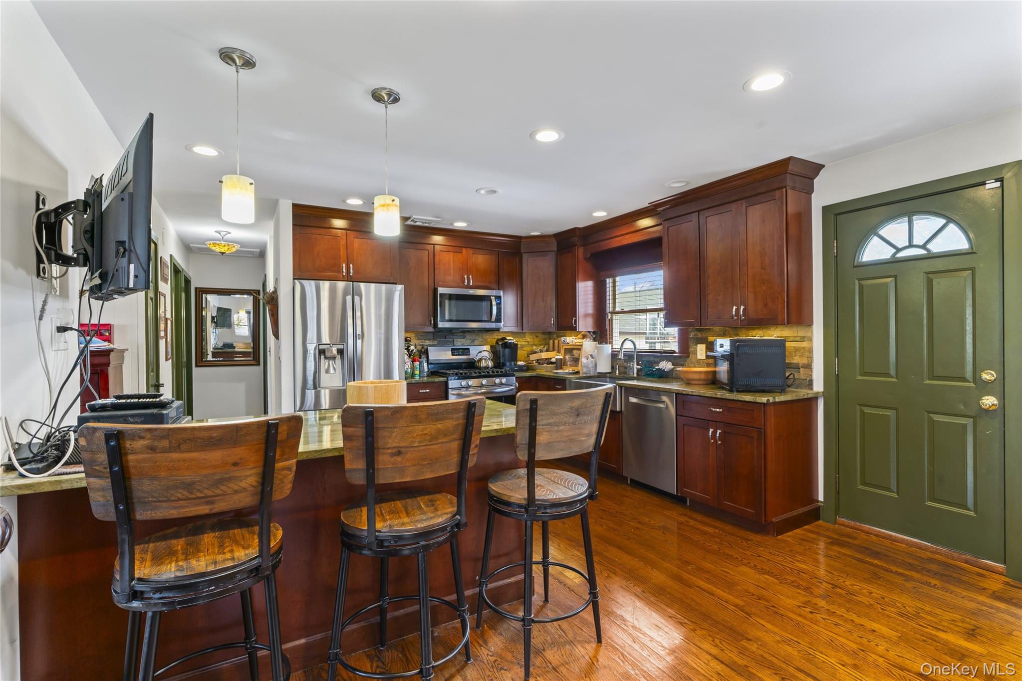 #10 photo, 2 Burnett Avenue, সাফোক কাউন্টি Bay Shore , NY 11706