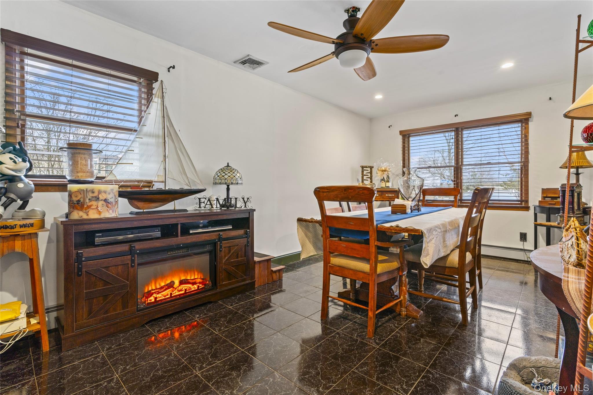 #14 photo, 2 Burnett Avenue, সাফোক কাউন্টি Bay Shore , NY 11706