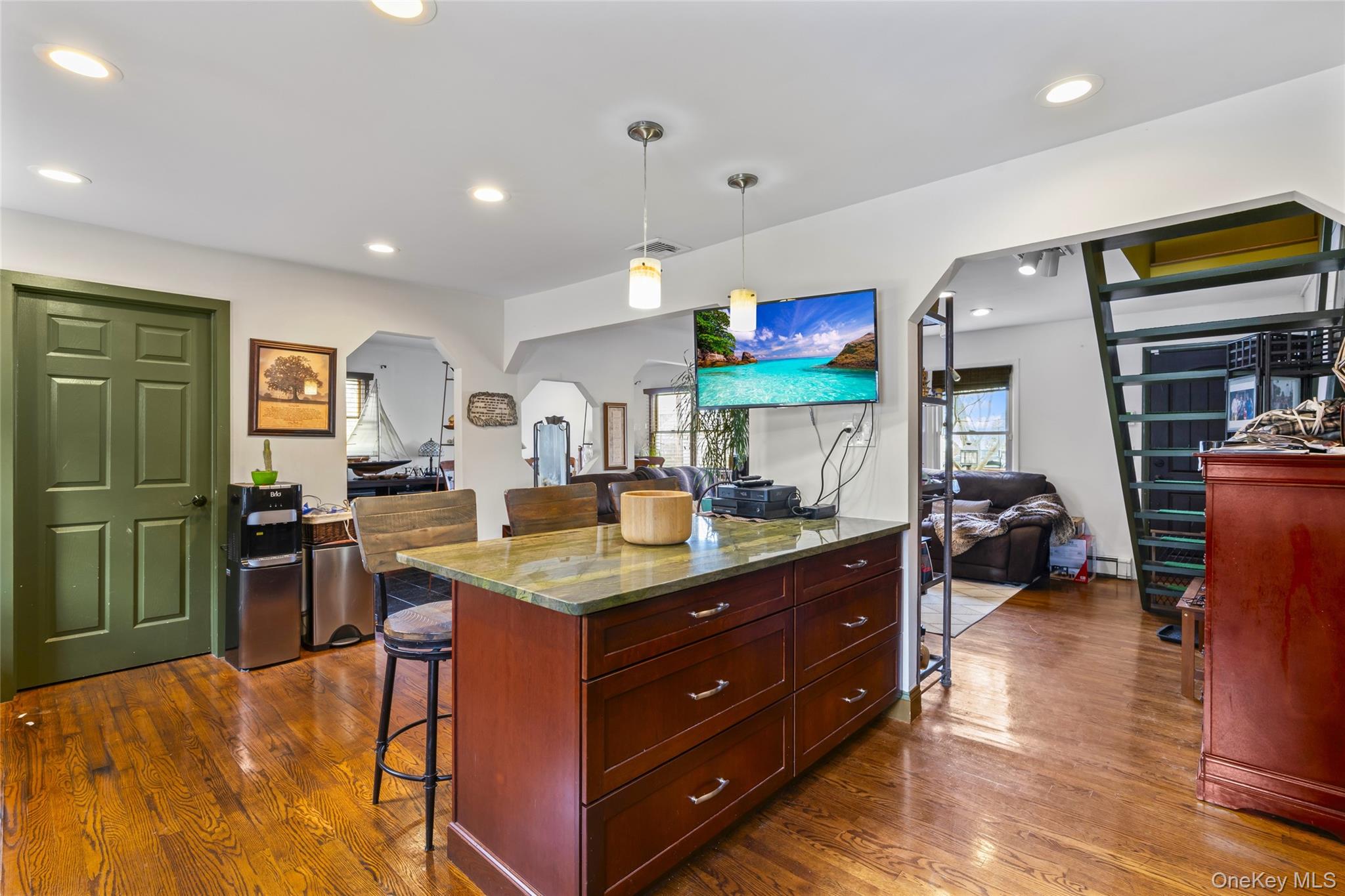 #17 photo, 2 Burnett Avenue, সাফোক কাউন্টি Bay Shore , NY 11706