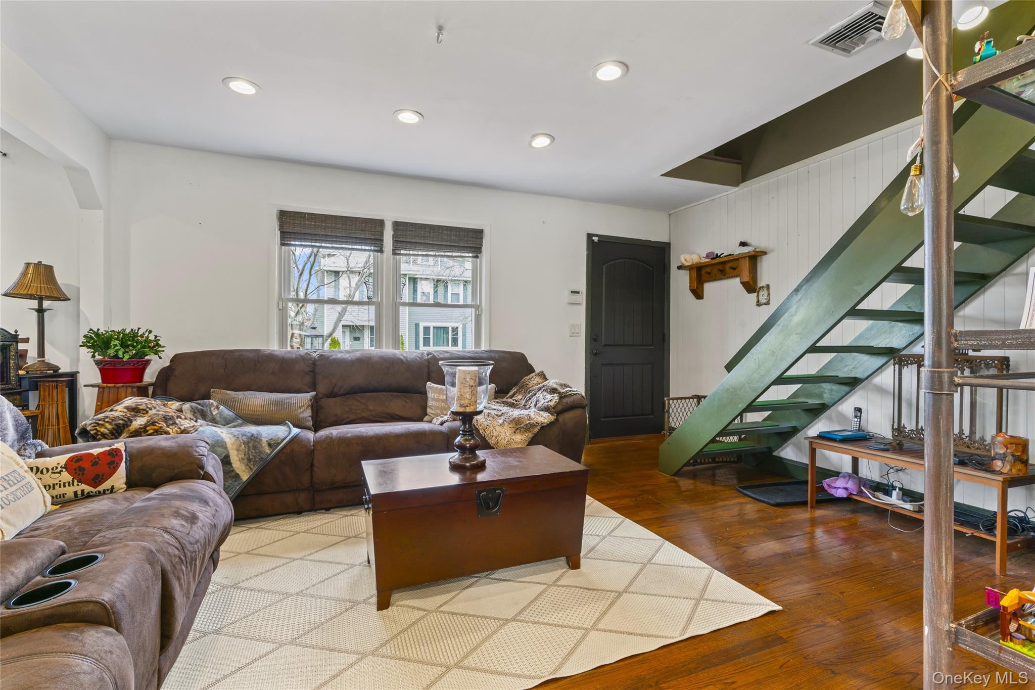 #9 photo, 2 Burnett Avenue, সাফোক কাউন্টি Bay Shore , NY 11706