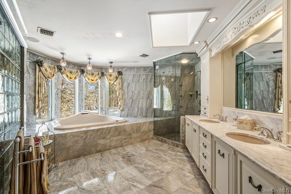 #17 photo, 8 Forest Court, নাসাউ কাউন্টি Syosset , NY 11791