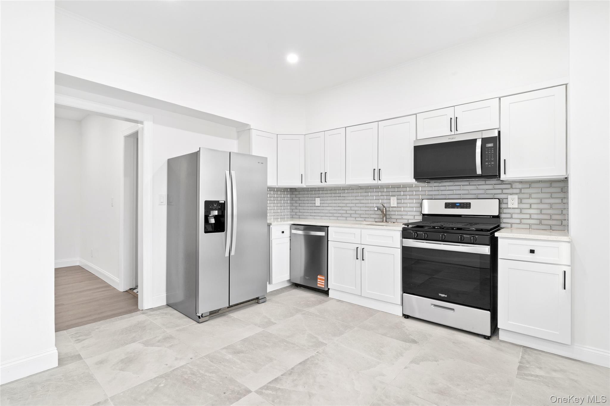 #4 photo, 254 Charles Avenue, Staten Island , NY 10302