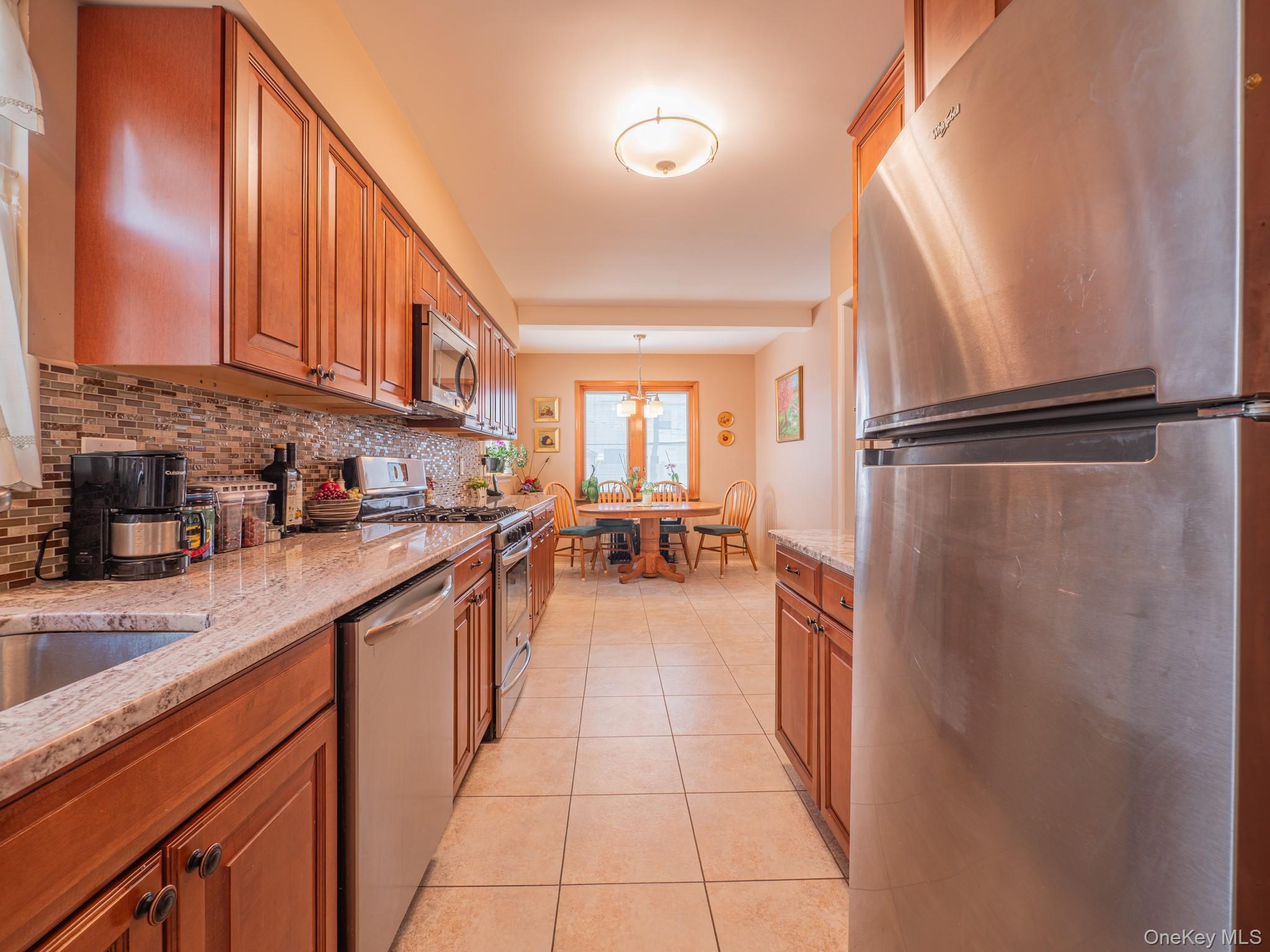 #11 photo, 7363 195th Street, फ्रेश मेडॉस Fresh Meadows , NY 11366